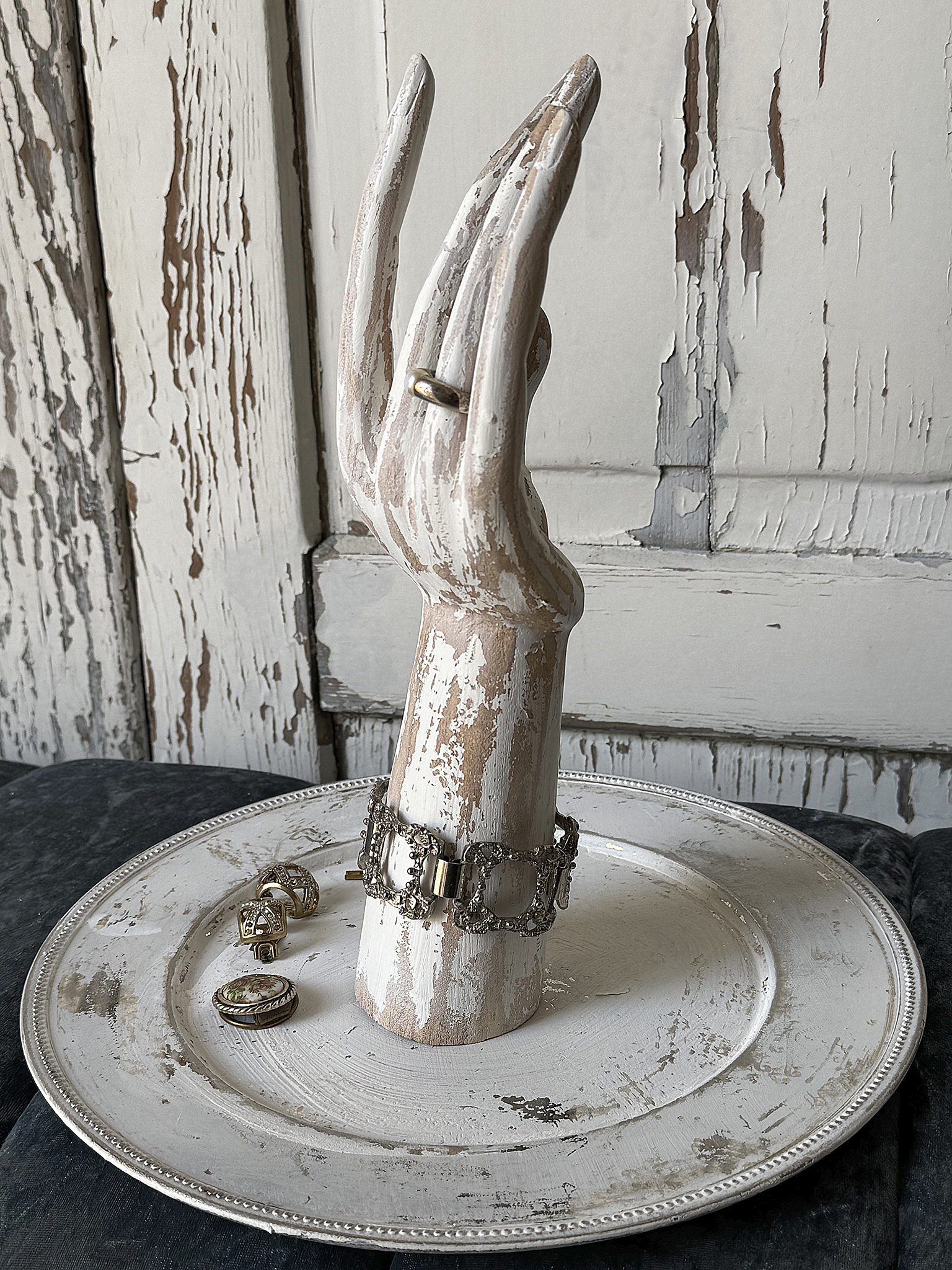 Schmuckhand aus Holz mit passendem Teller***