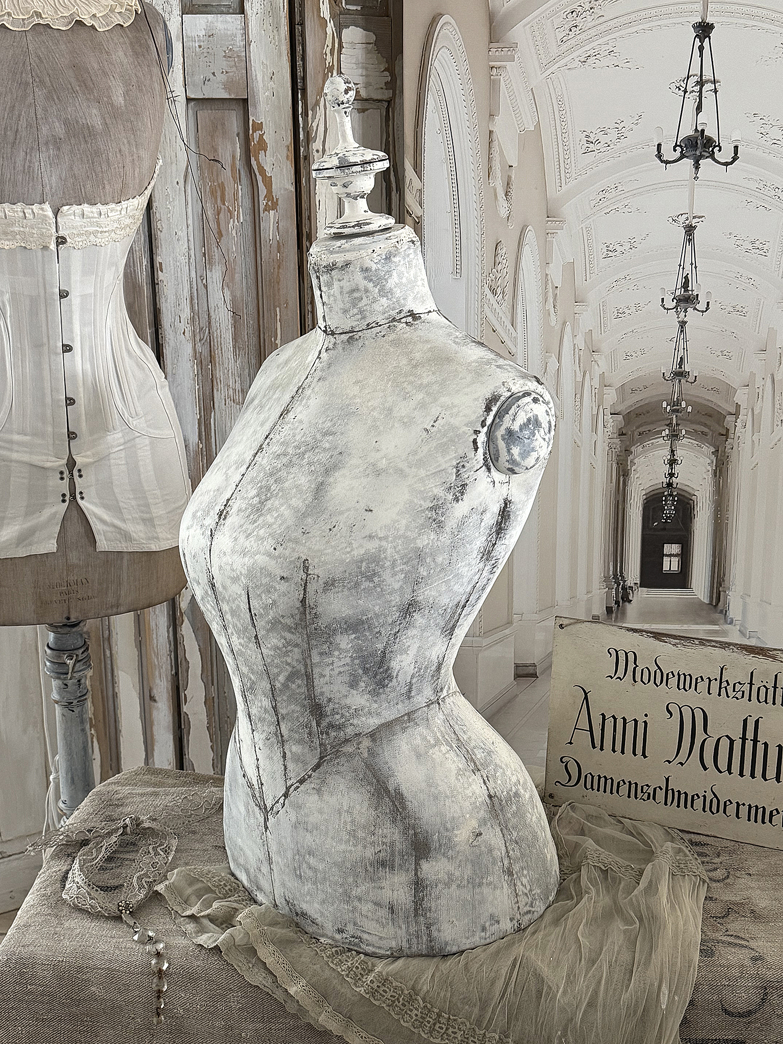  Antike Schneiderpuppe im Shabby-Chic – nostalgische Korsettbüste mit Vintage-Charme***