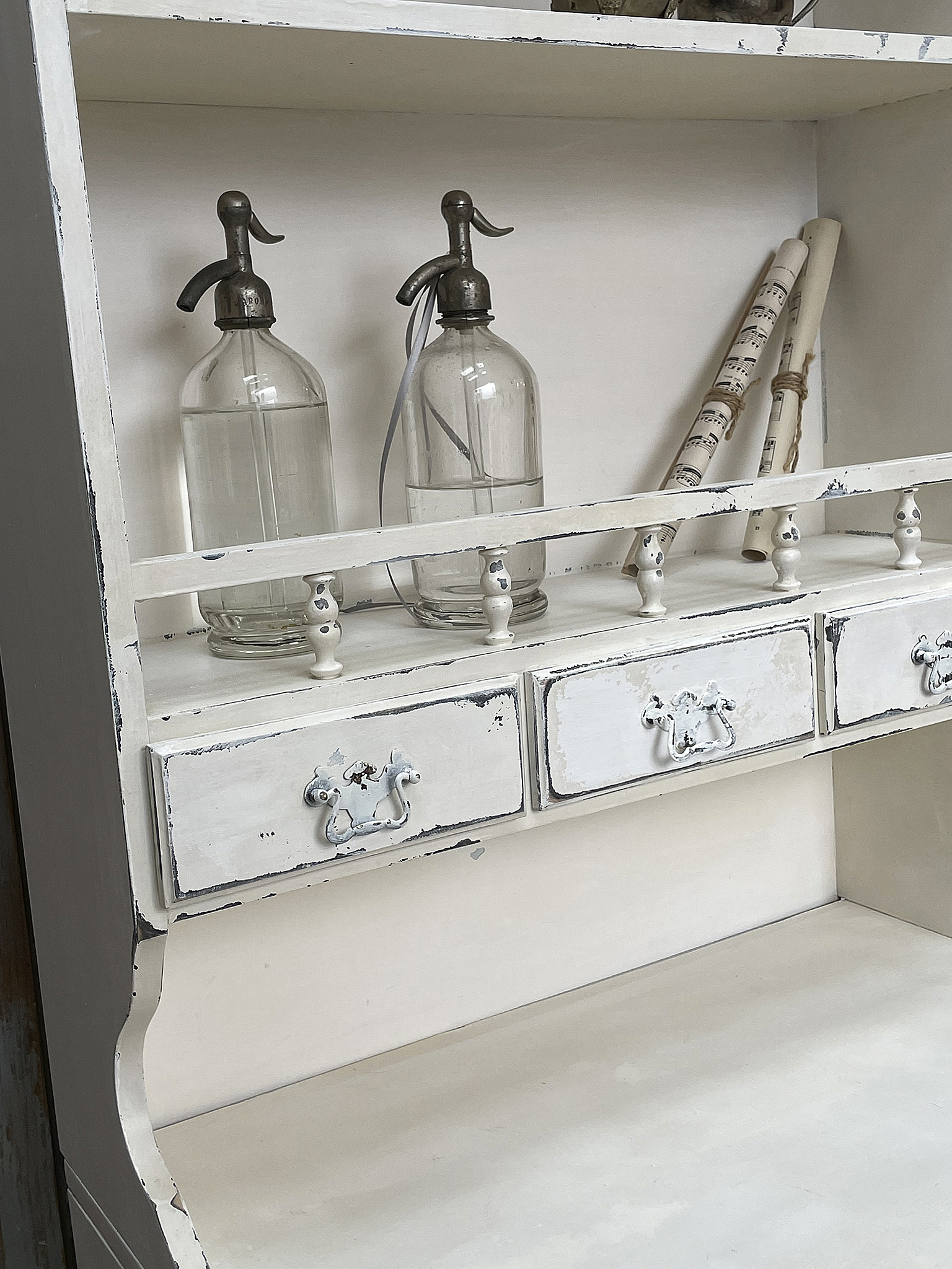 Alter zierlicher Buffet-Shabbyschrank aus Frankreich 1*** Alter zierlicher Buffet-Shabbyschrank aus Frankreich 1***