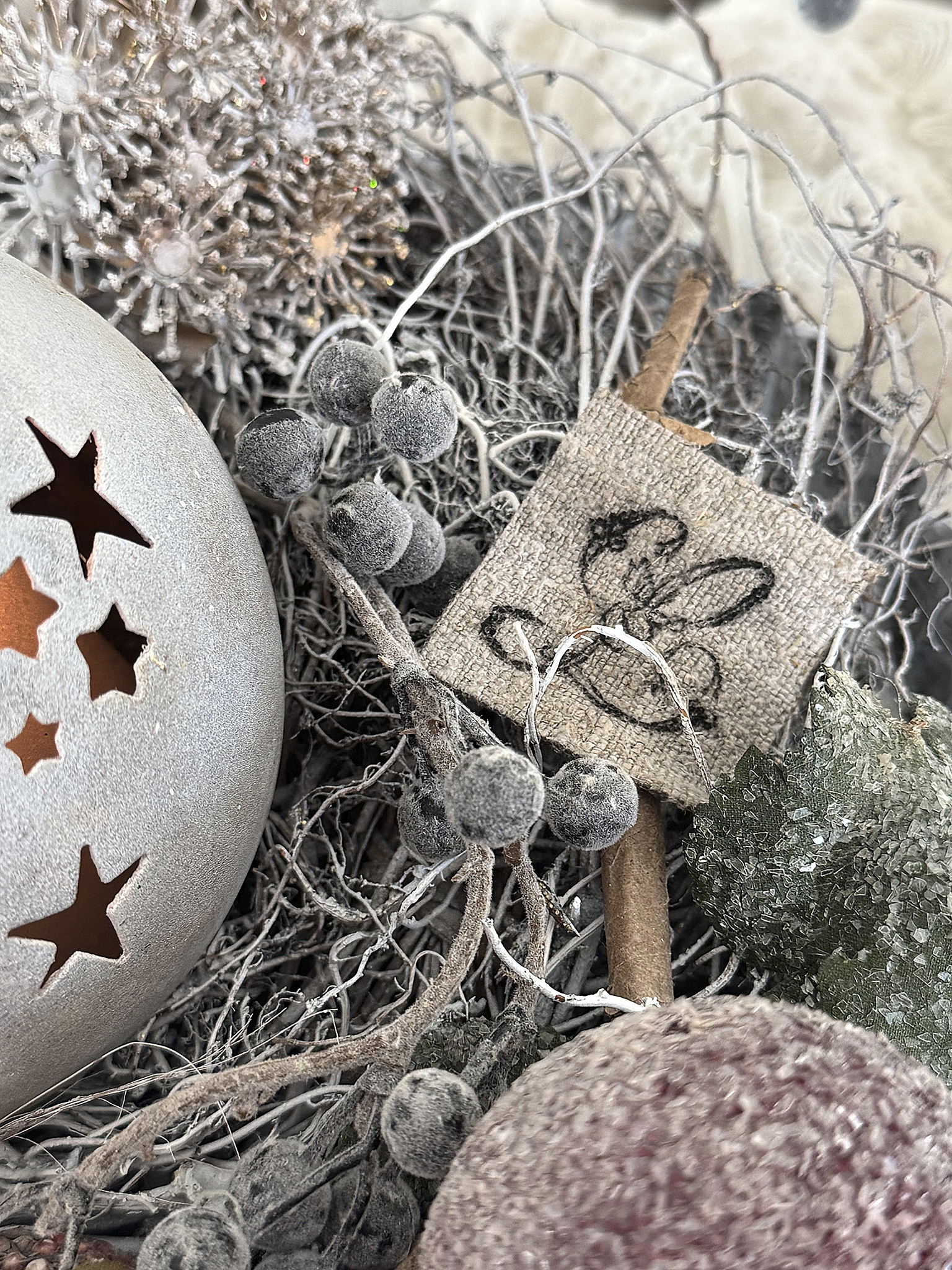 Adventsgesteck mit nostalgischem Sternenwindlicht – Winterlicher Frostzauber im Shabby Chic***