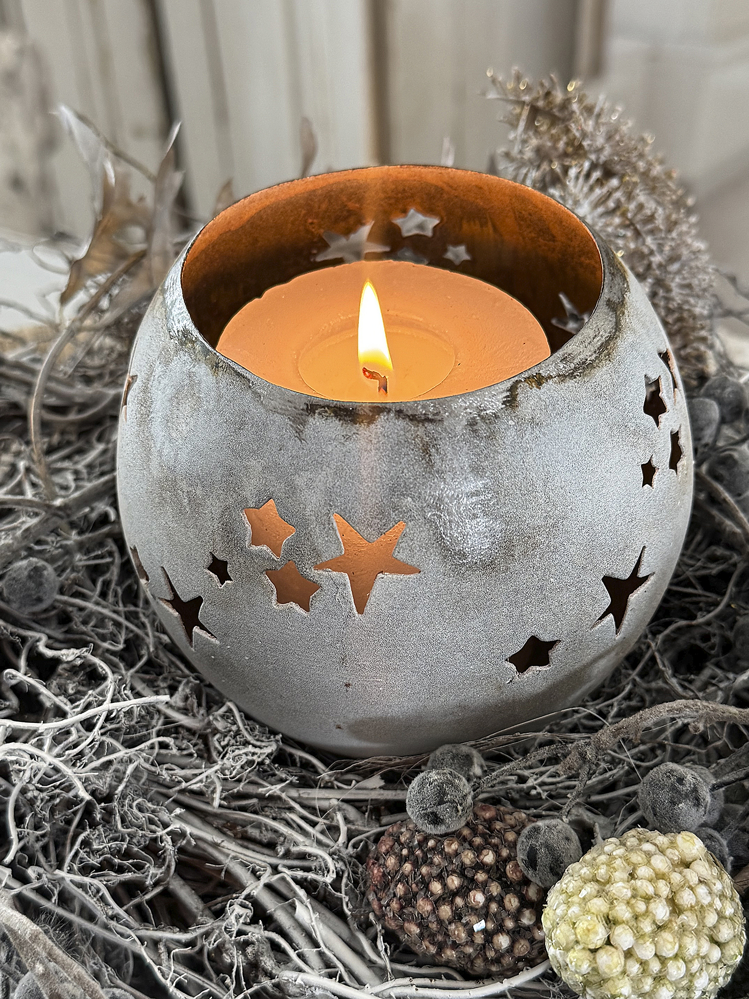 Adventsgesteck mit nostalgischem Sternenwindlicht – Winterlicher Frostzauber im Shabby Chic***