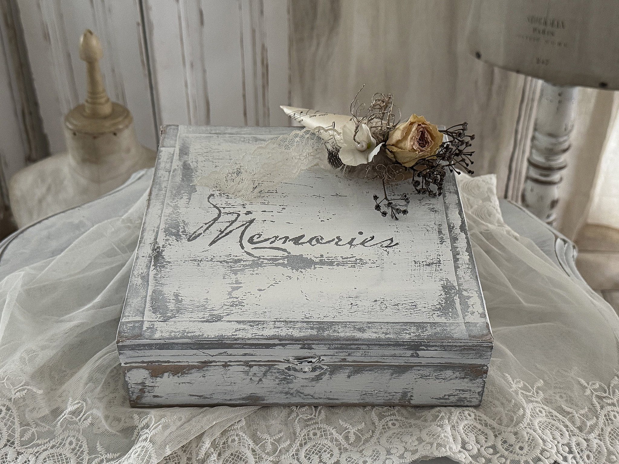 Alte Schatulle Memories mit zarter Deko***