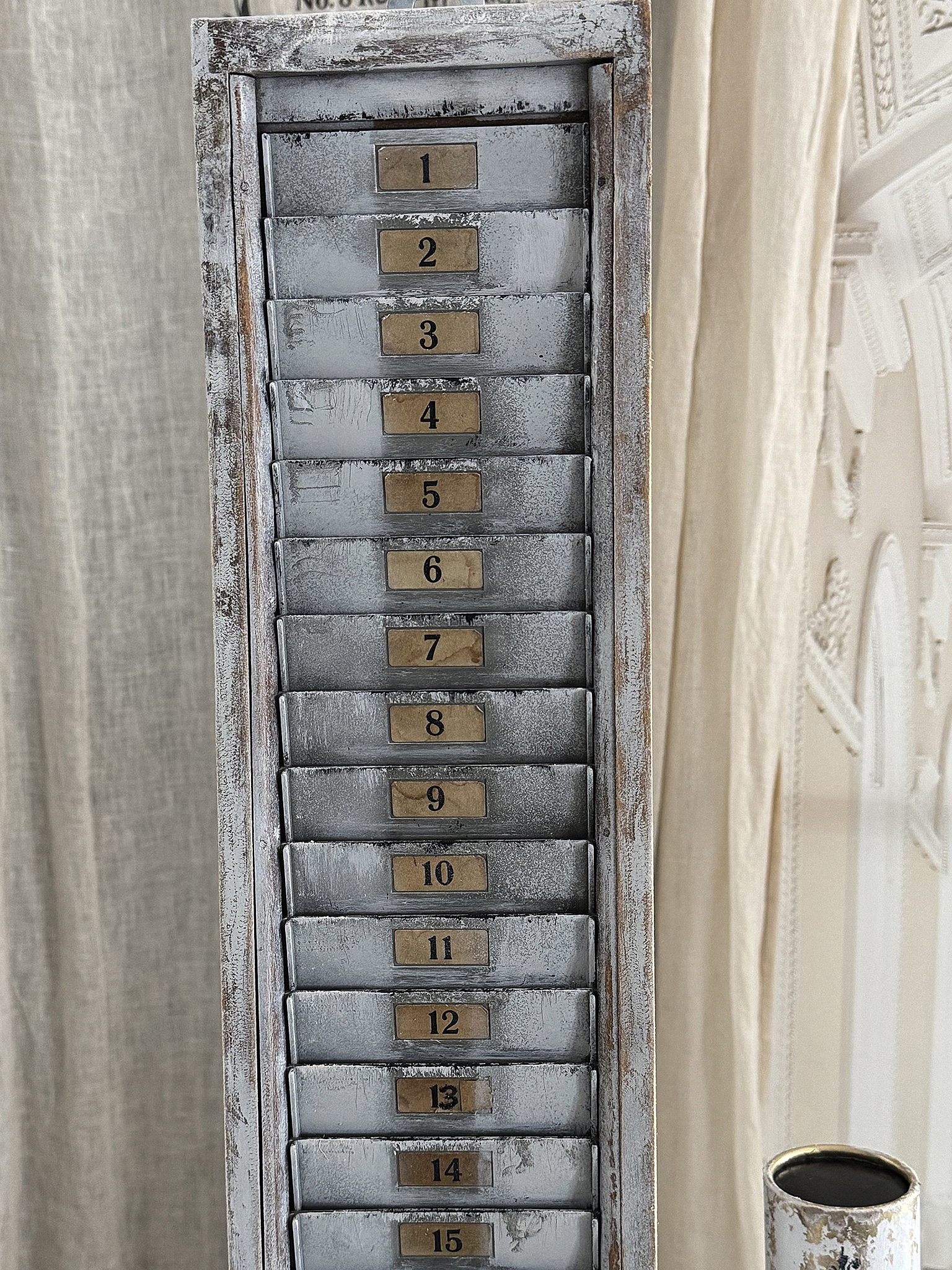 Alter Stempelkartenhalter – authentischer Charme vergangener Zeiten***