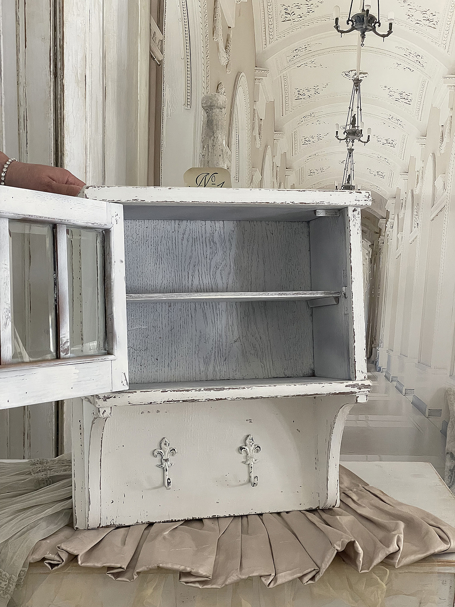Antiker Vitrinen/Wandschrank ** Antiker Vitrinen/Wandschrank **