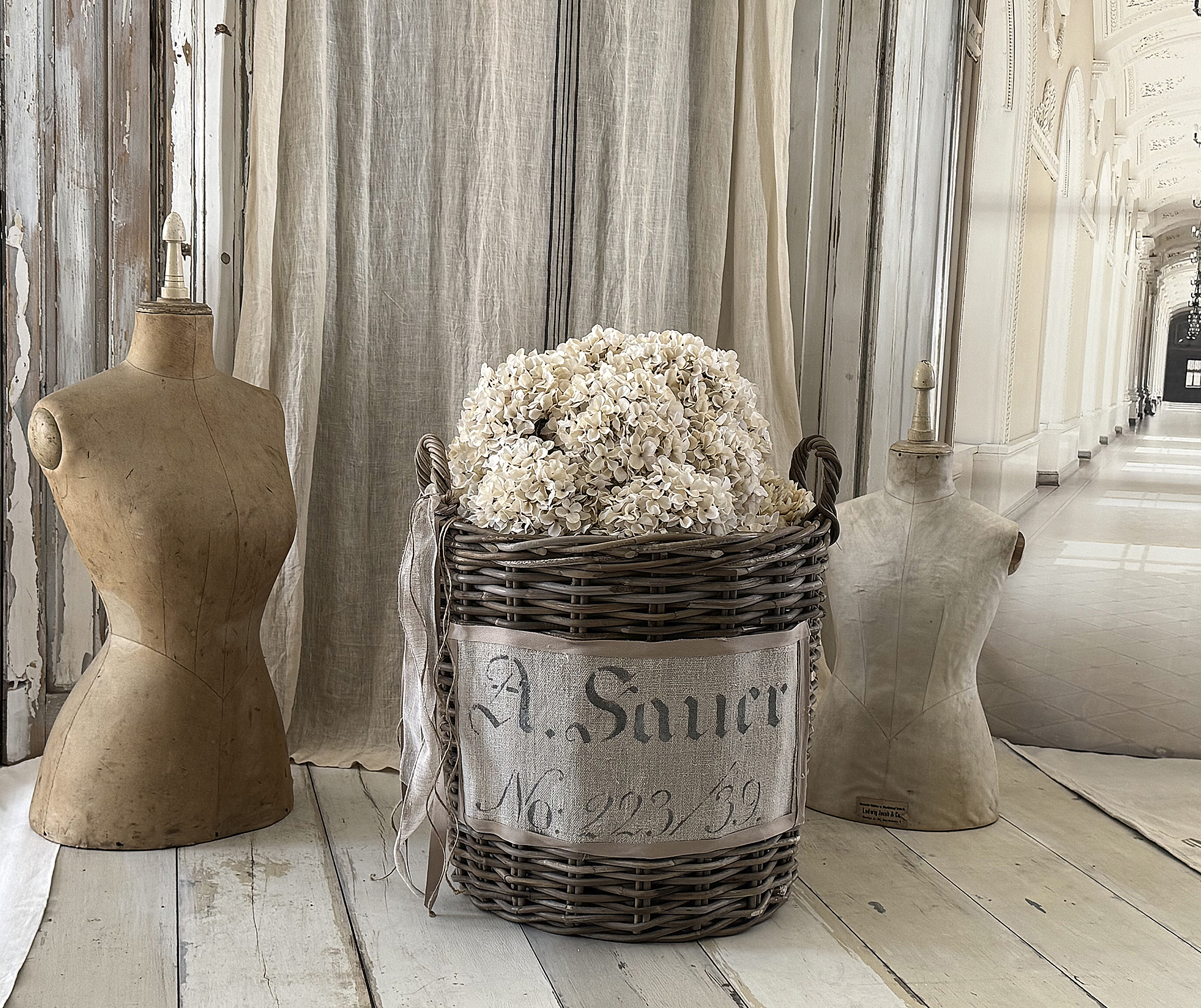 Großer Naturweidenkorb mit Leinenschild – XL Shabby Chic***