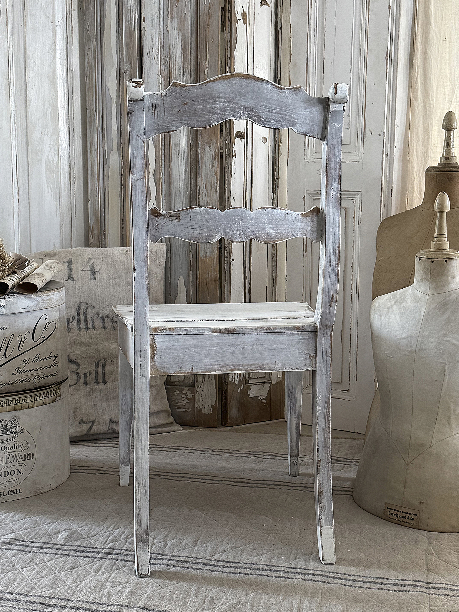 Antiker niedriger Biedermeierstuhl***