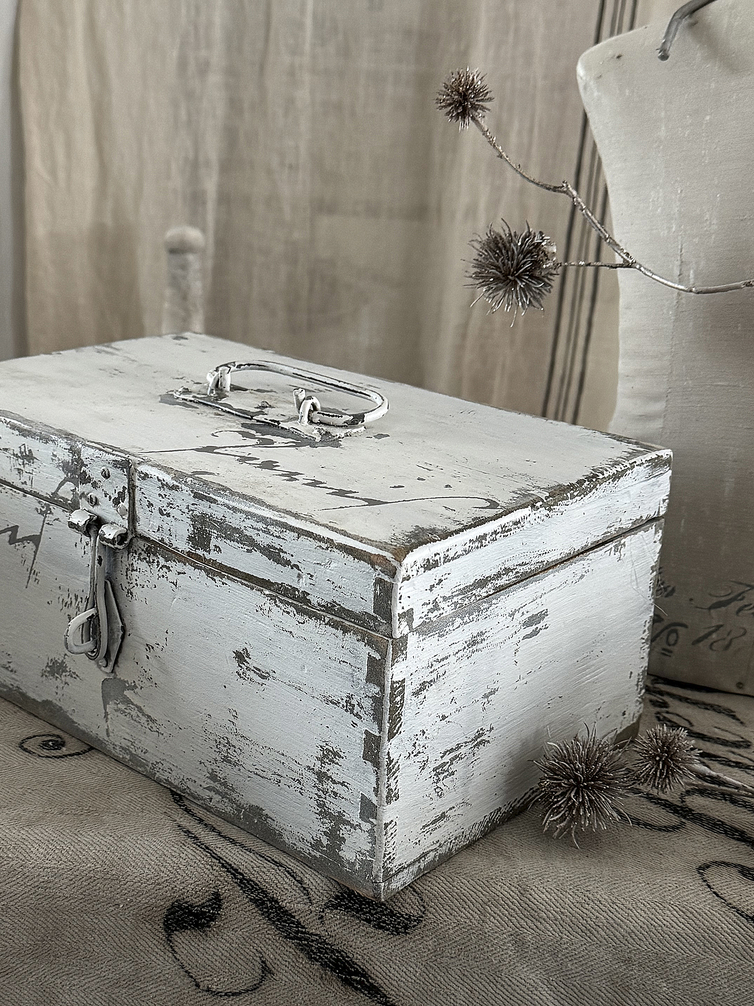   Schöne alte Holzkiste mit Geschichte***