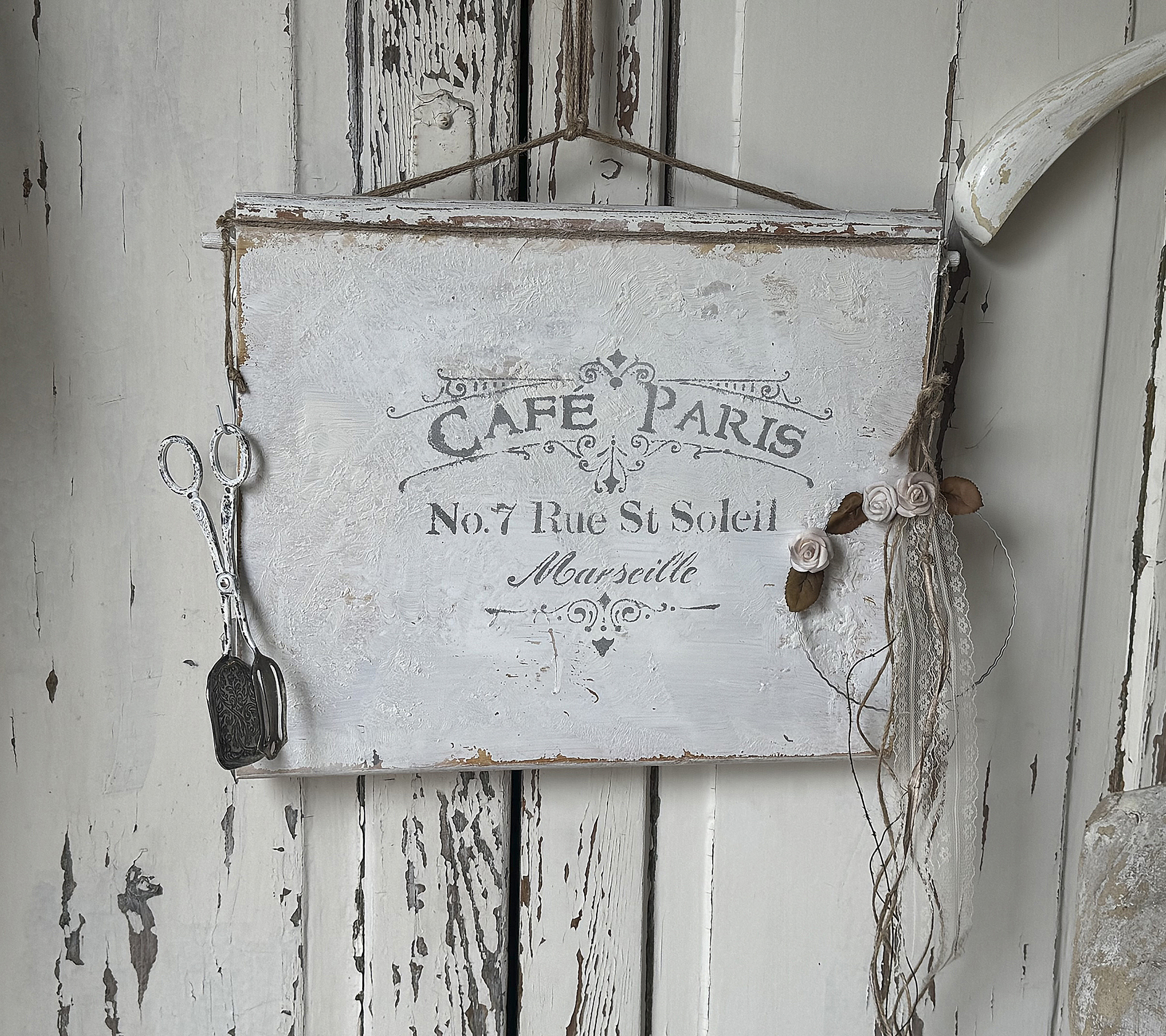 Bild „Cafe Paris“ mit charmanten Begleitern – französischer Vintage-Zauber***