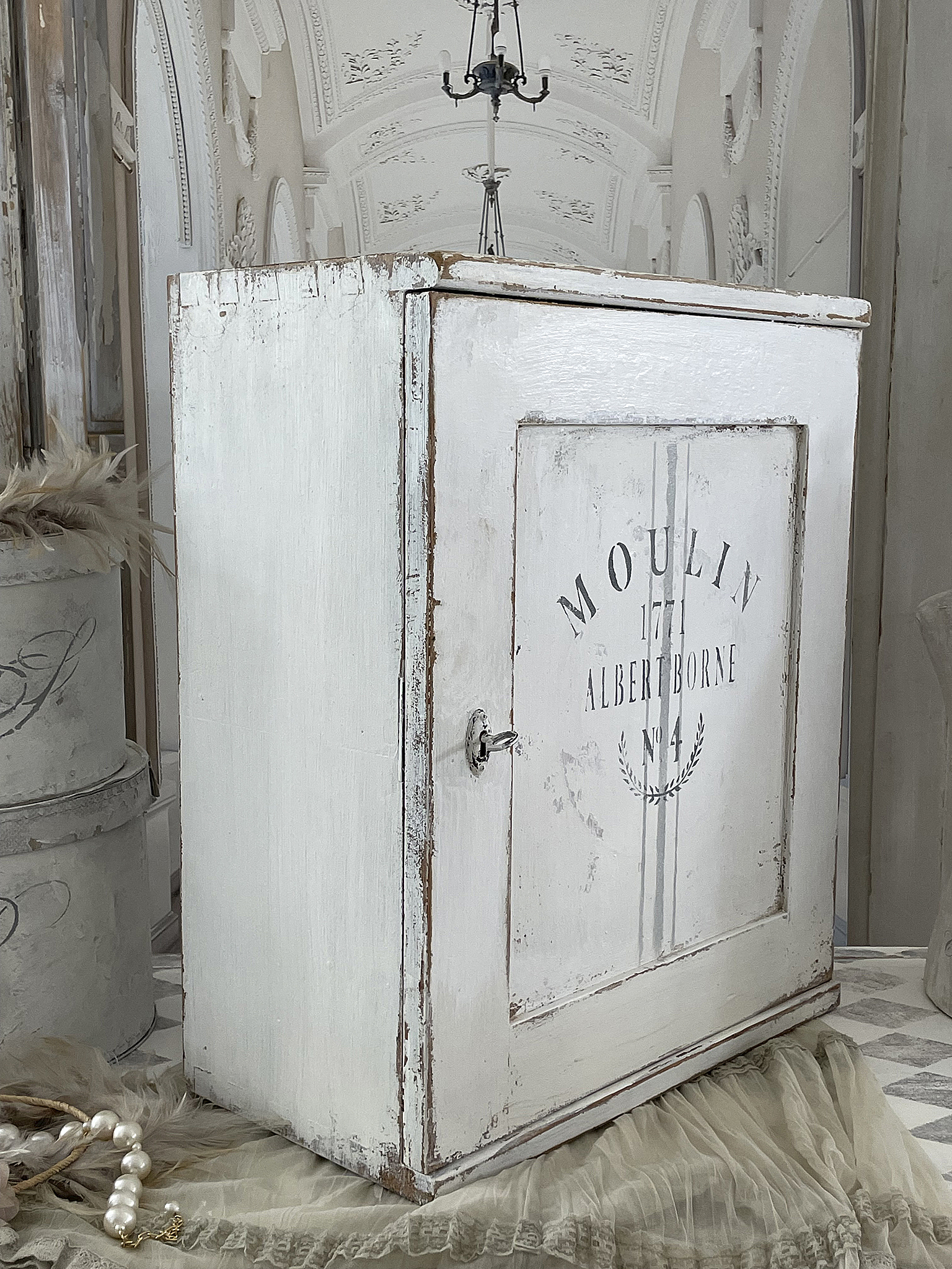 Alter Holzschrank Moulin*** Alter Holzschrank Moulin***