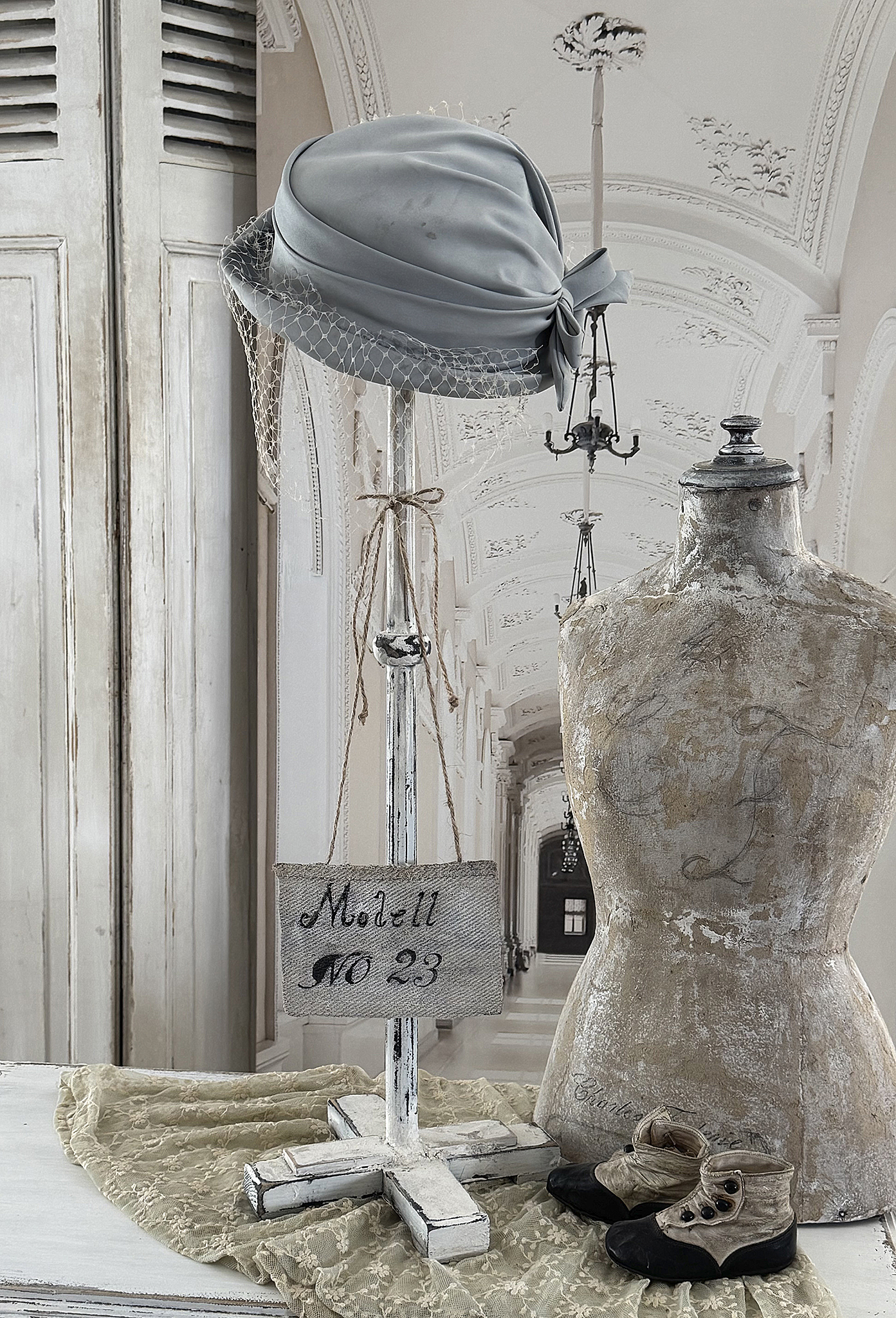 Alter Hutständer aus Holz mit Leinenpolster – Shabby Chic – Vintage – Nostalgischer Charme***