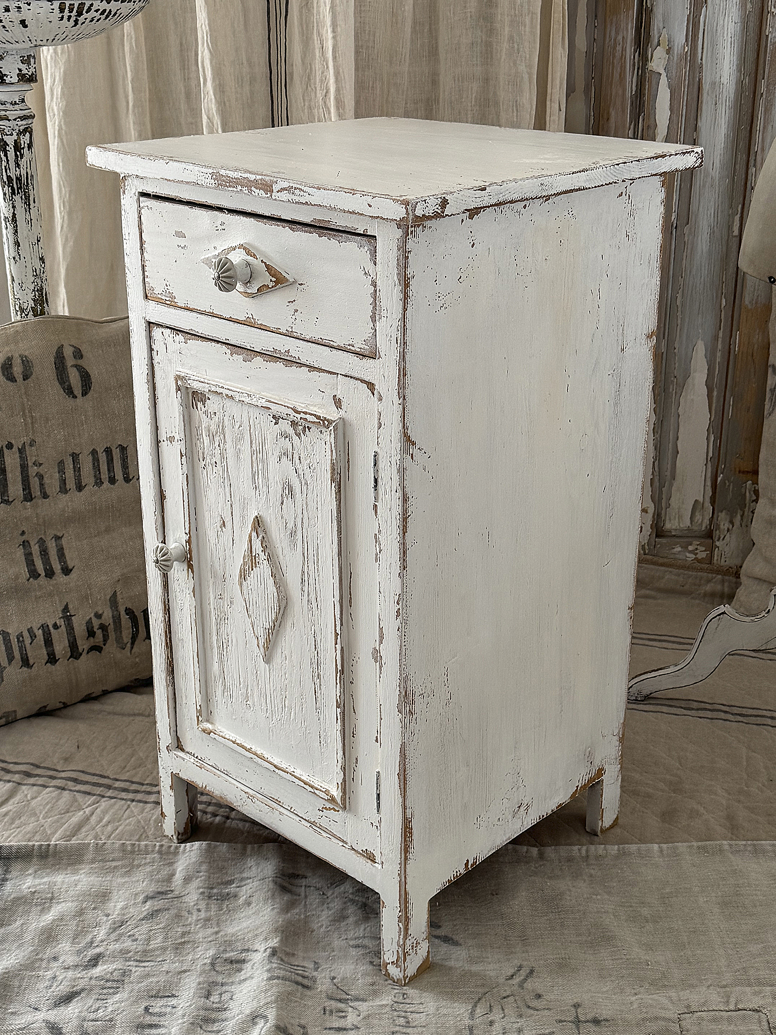 Antikes Beistellschränkchen Shabby-pur