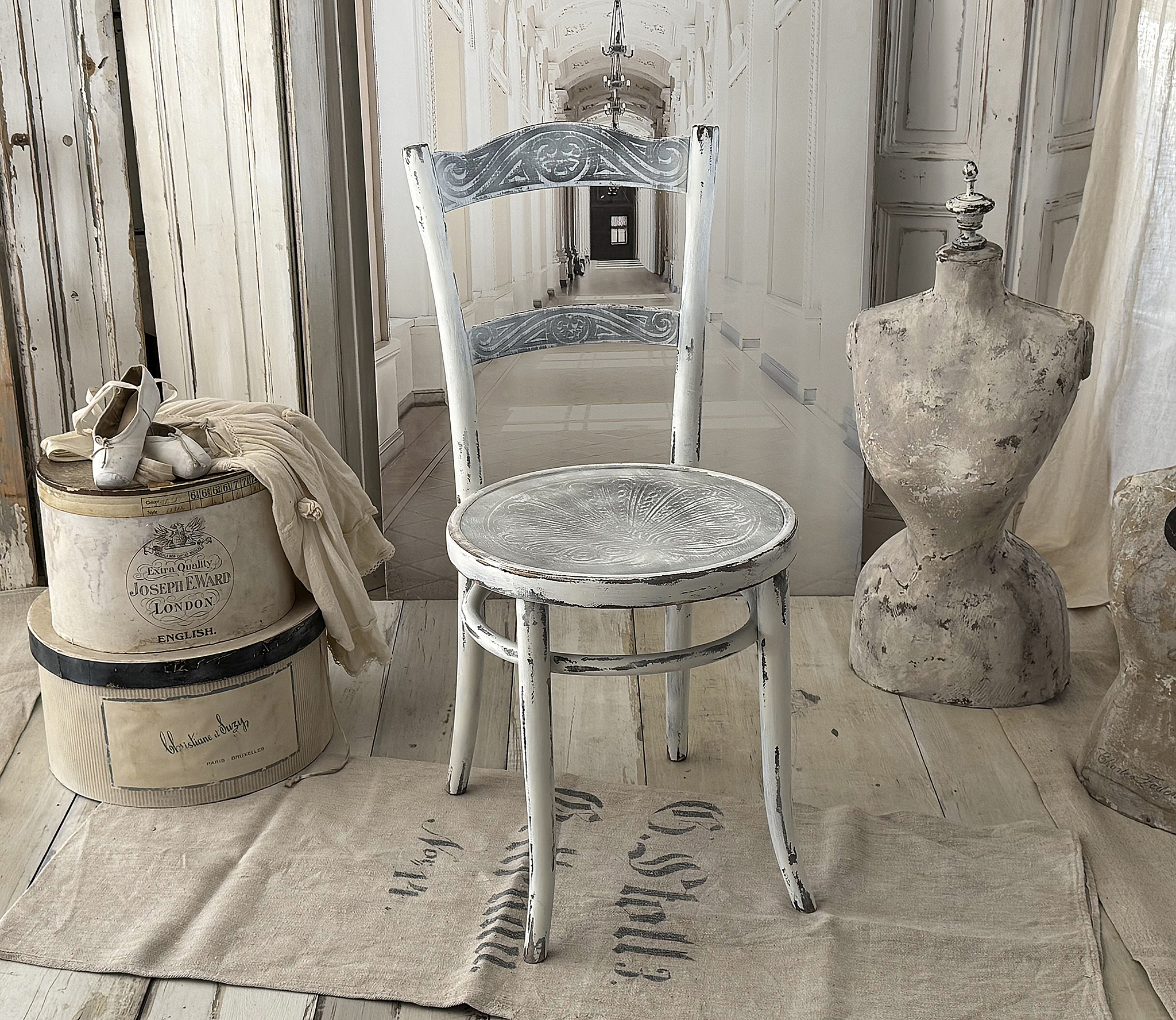 Antiker Bugholz-Thonet-Stuhl im zauberhaften Shabby Chic***