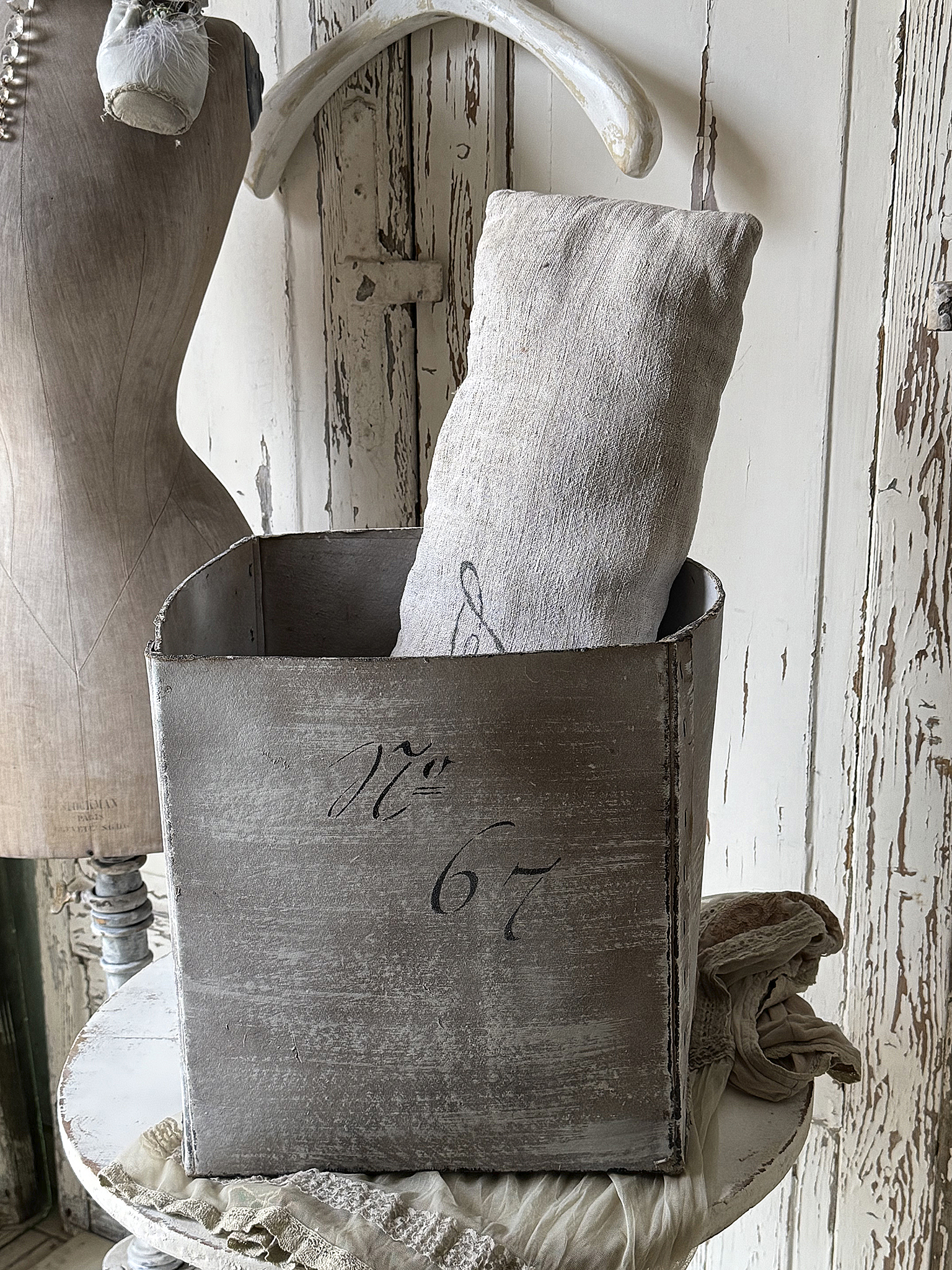 Alter Würfeleimer Nr. 67 – ein authentisches Shabby-Unikat mit Charakter***