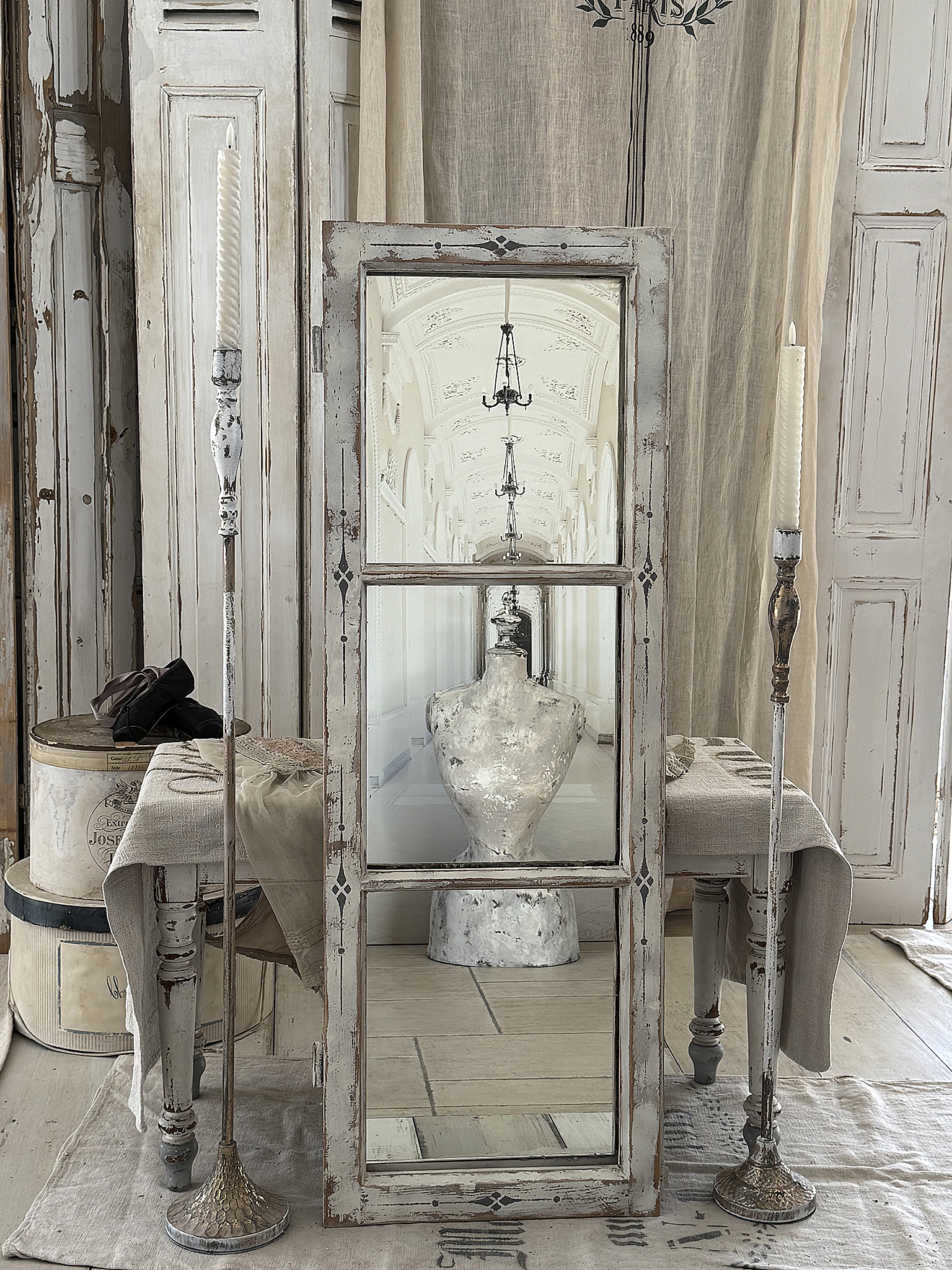 Altes Sprossenfenster als Spiegel – Shabby Chic****