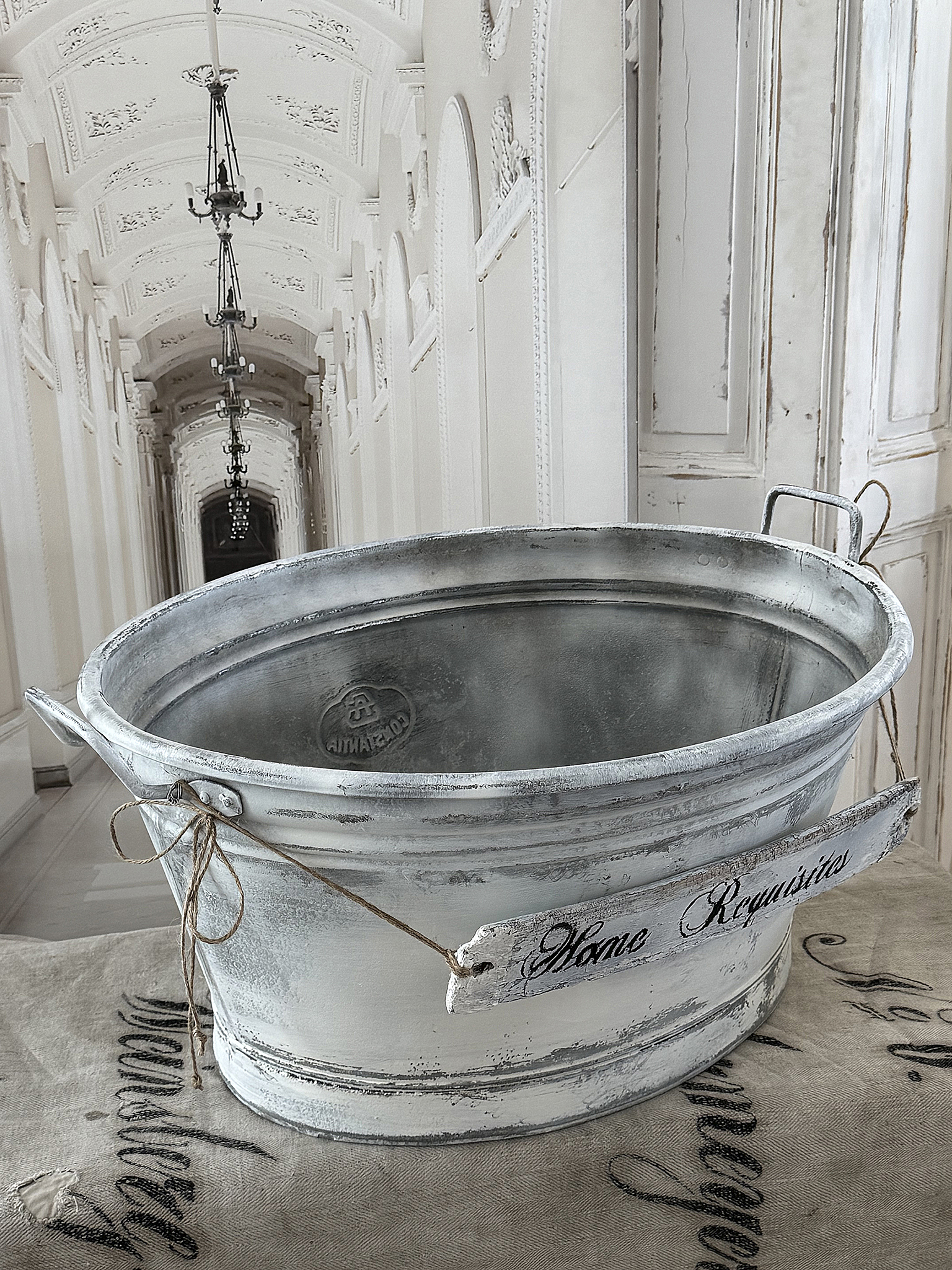 Alte Zinkwanne im Vintagekleid mit Holzschild***