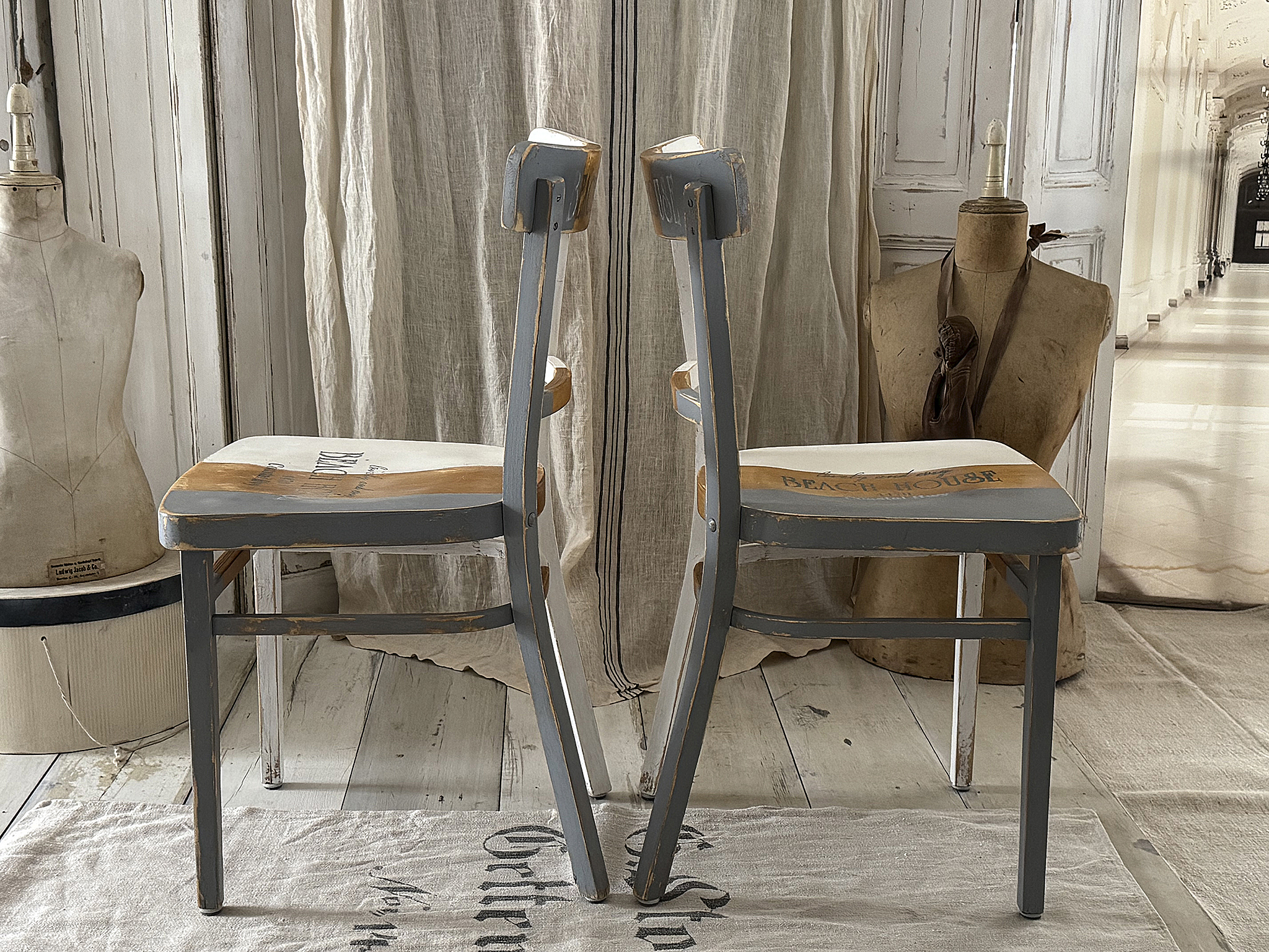 Altes Stuhlpärchen „Beach House“ | Buchenholz | Shabby Chic Weiß Grau Naturholz***
