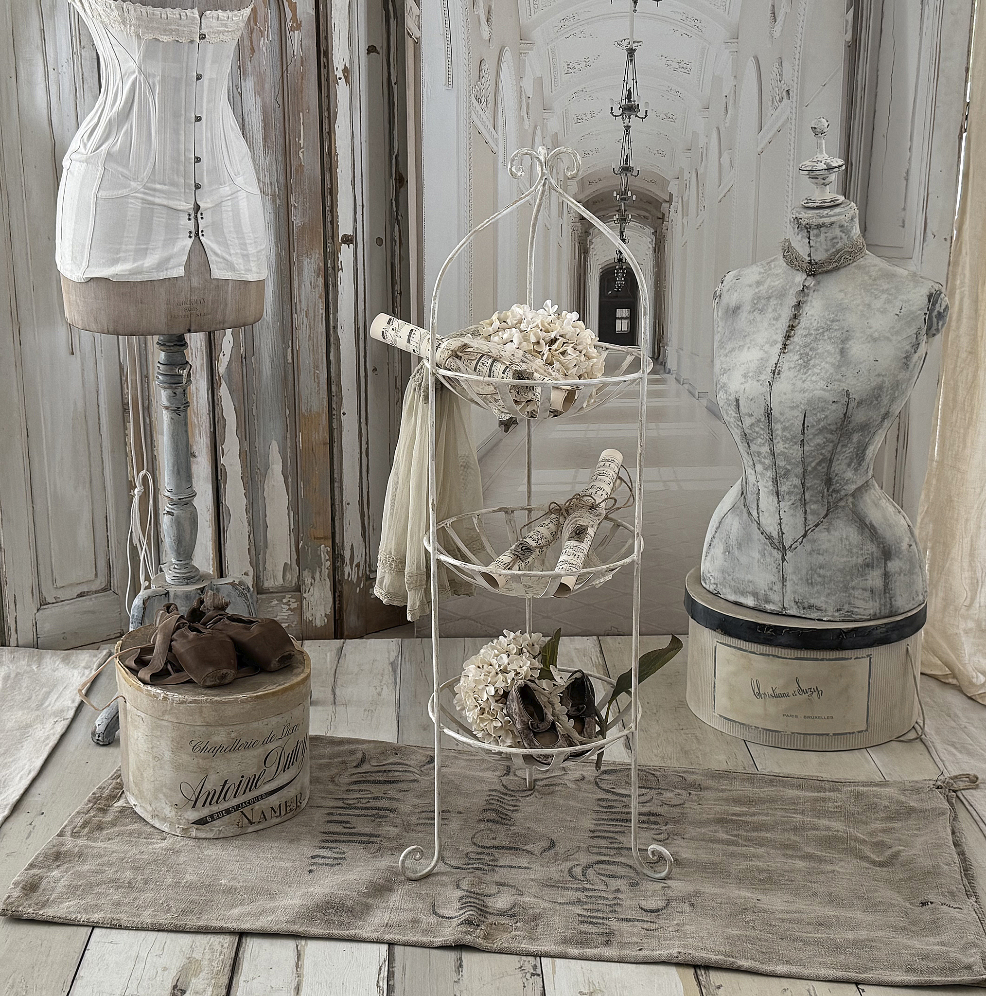 Hohe Etagere aus Frankreich – französischer Vintage-Flair***