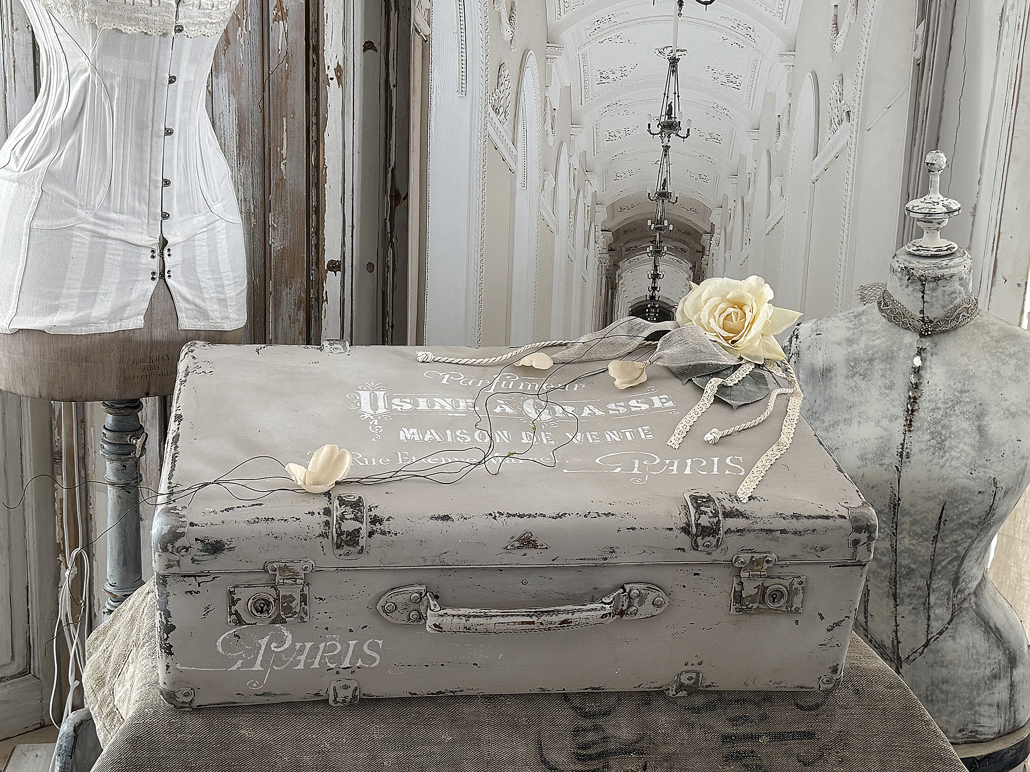 Alter Hartschalenkoffer im charmanten Shabby-Chic – romantisches Einzelstück***