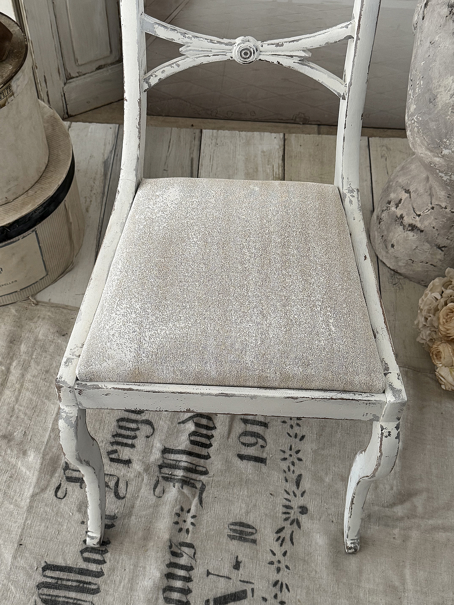 Antiker Holzstuhl mit Sitzpolster – Vintage Shabby Chic***