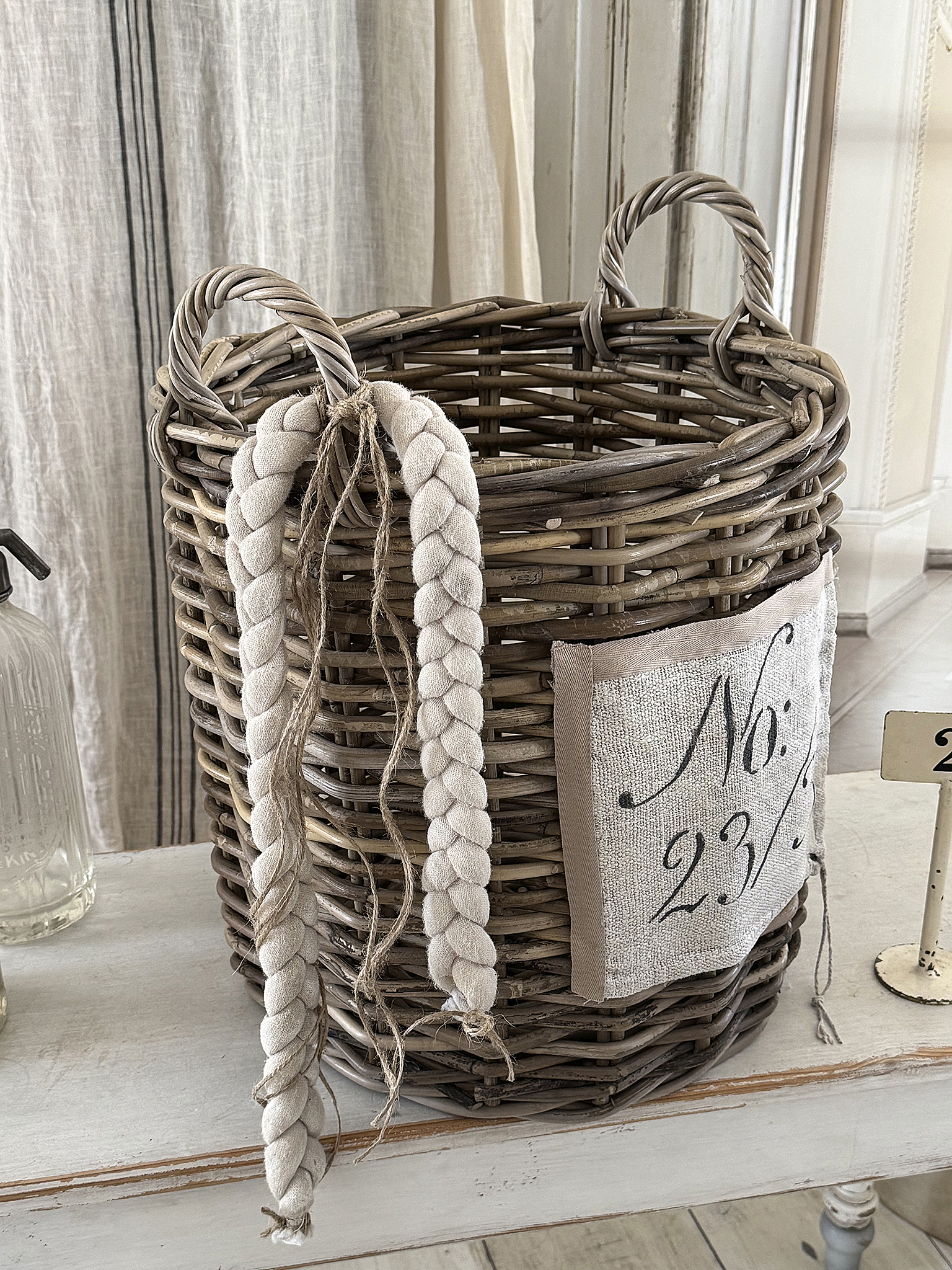Großer Naturweidenkorb mit Leinenschild – L Shabby Chic***