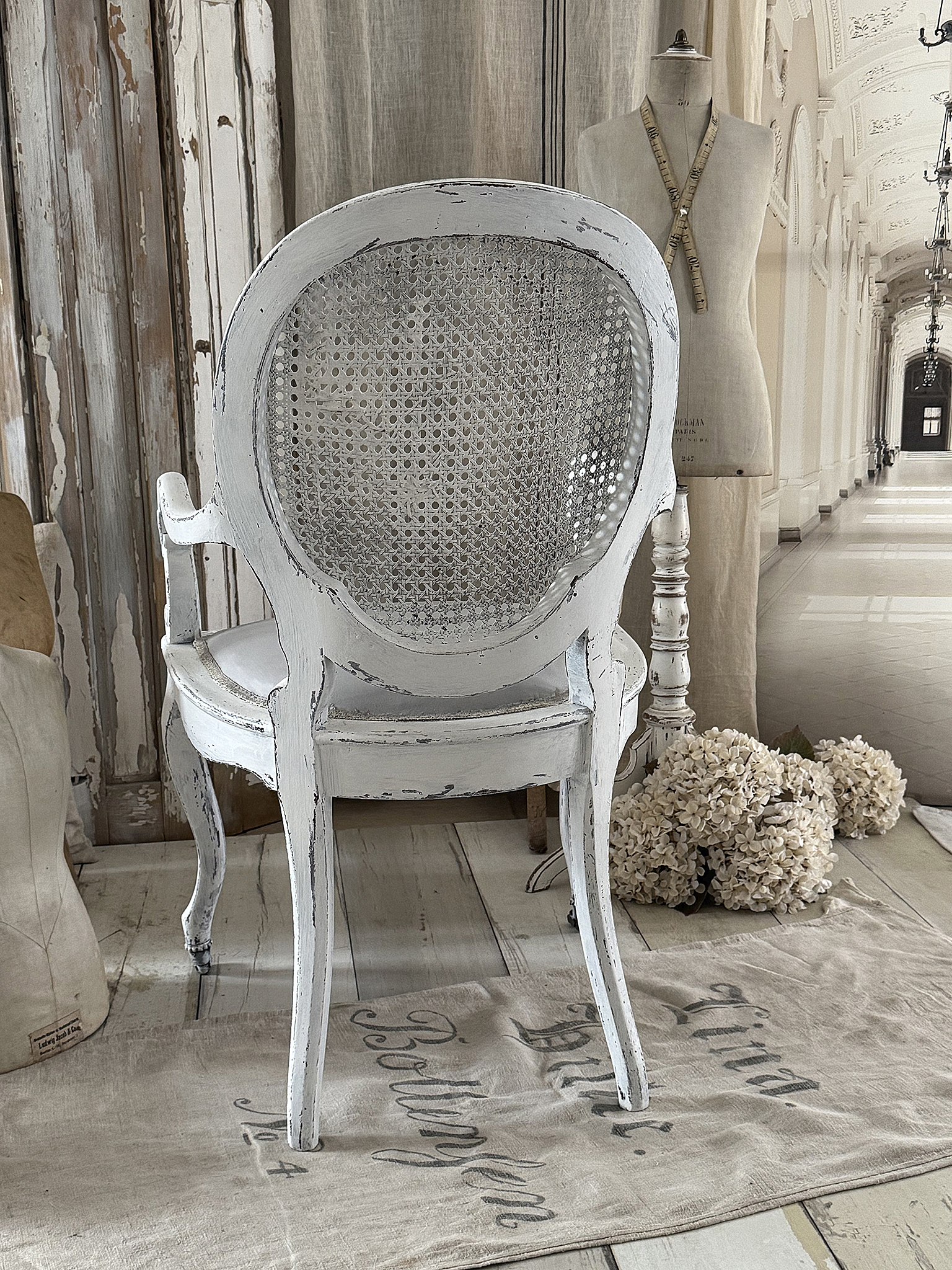 Romantischer antiker Armlehnstuhl-Sessel aus Frankreich***