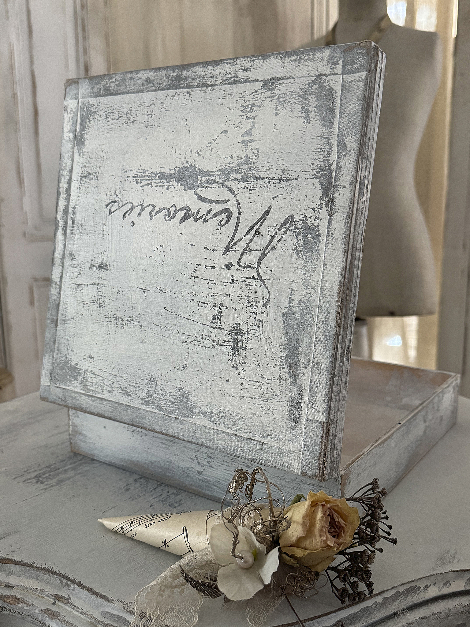 Alte Schatulle Memories mit zarter Deko***