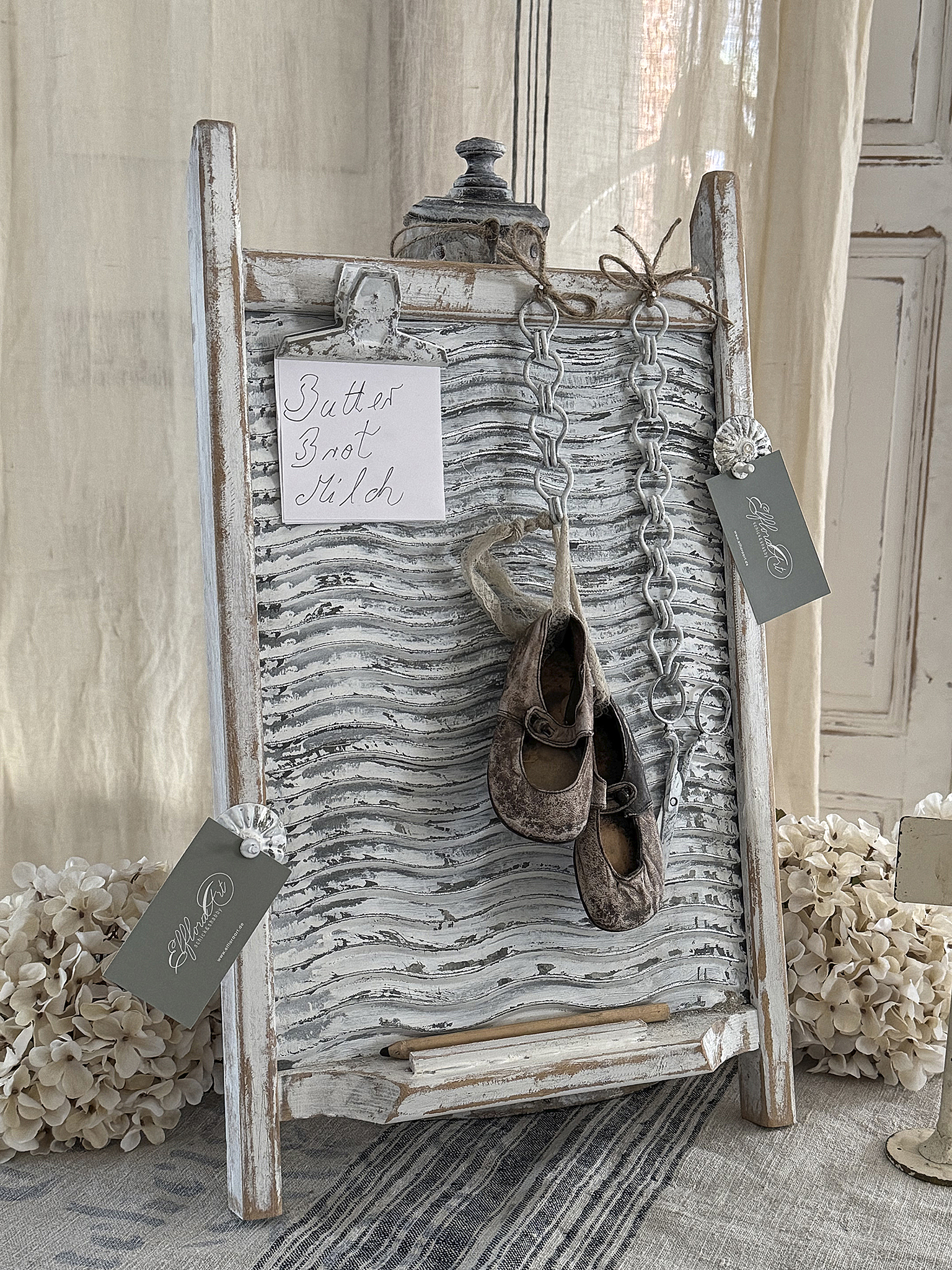Individuelles Waschbrett als Memo Board im Shabby-Kleid