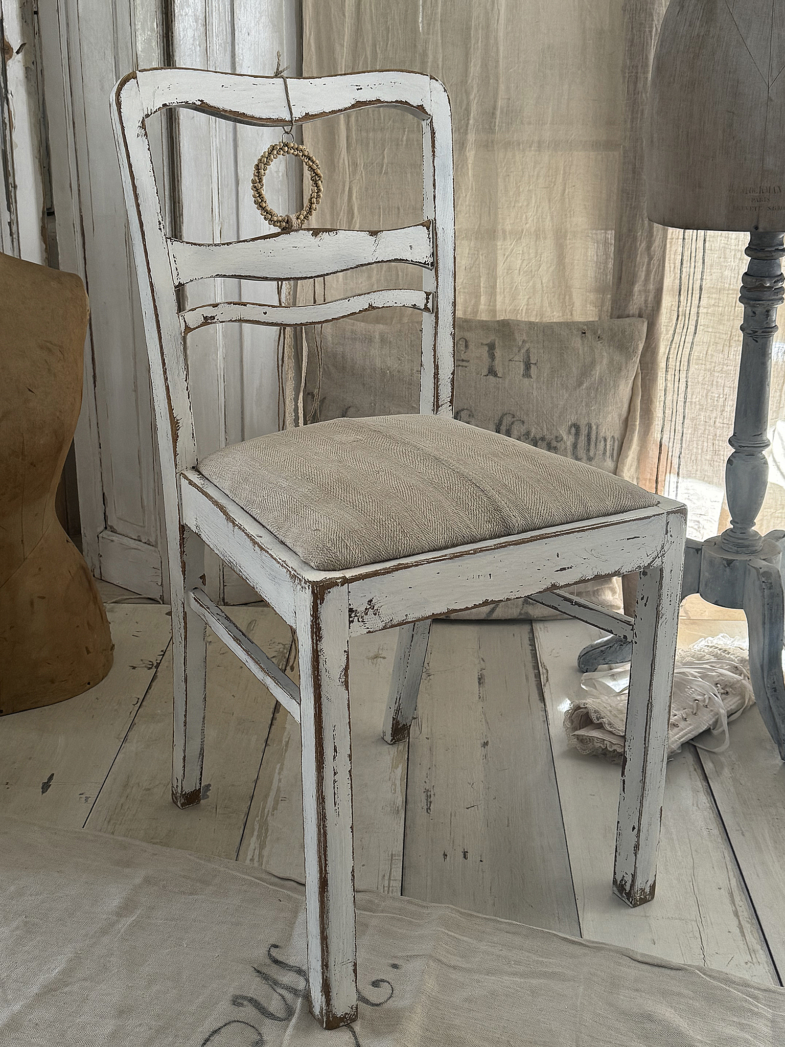 Schöner Polsterstuhl mit Bezug aus altem Leinensack***