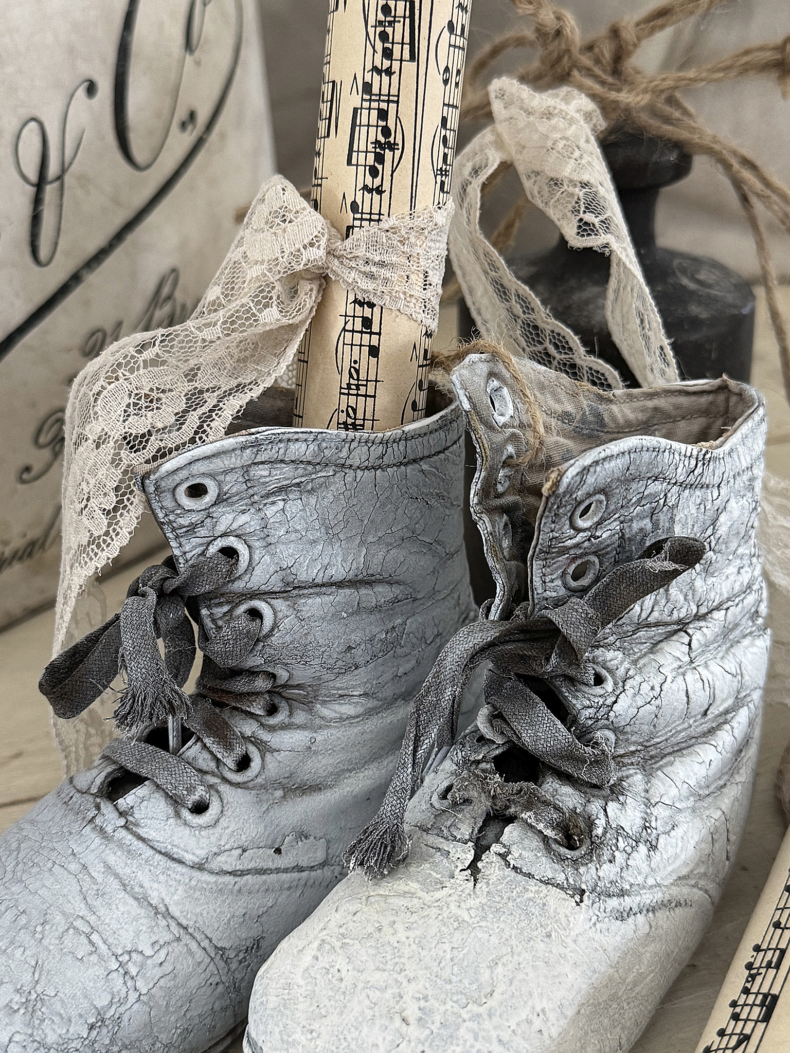 Antike Kinderschuhe mit Vintage-Deko*** Antike Kinderschuhe mit Vintage-Deko***