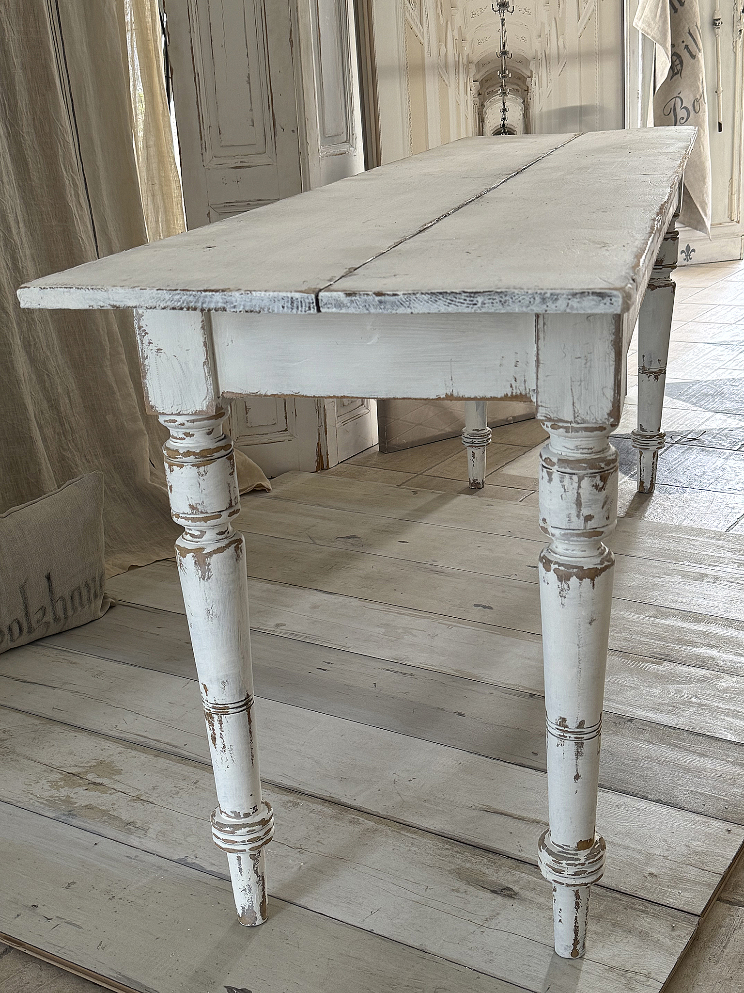 Antiker Wirtshaustisch im Shabby-Chic***