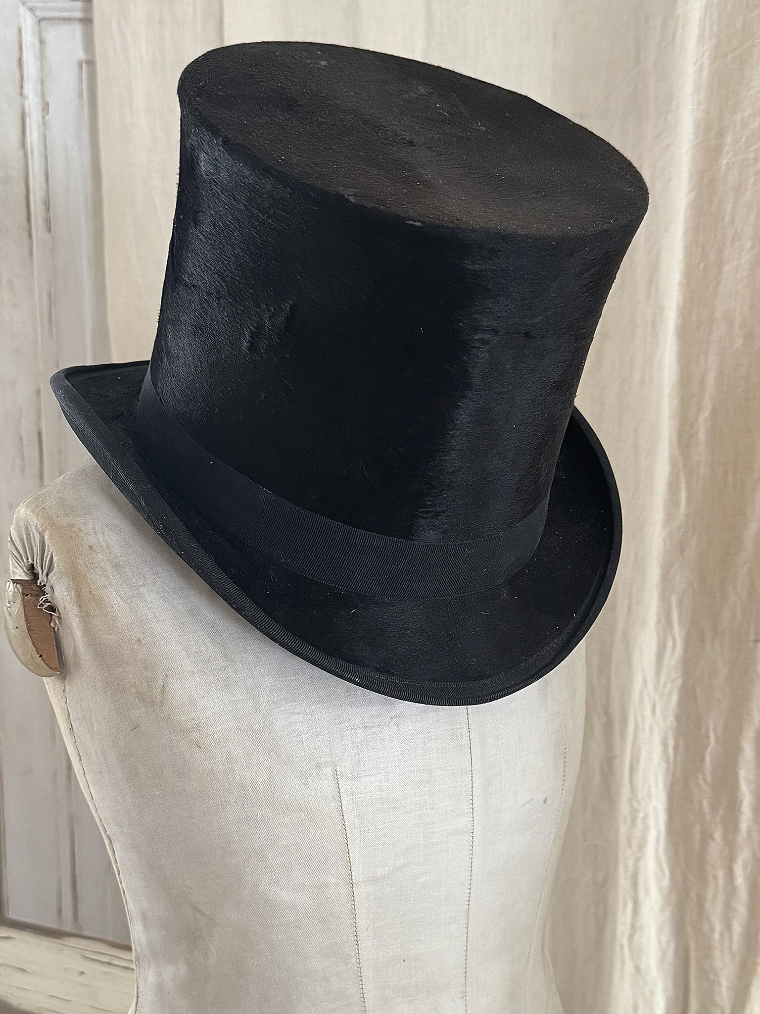  Wunderschöne alte französische Hutschachtel – ein rares Duo mit Zylinder***