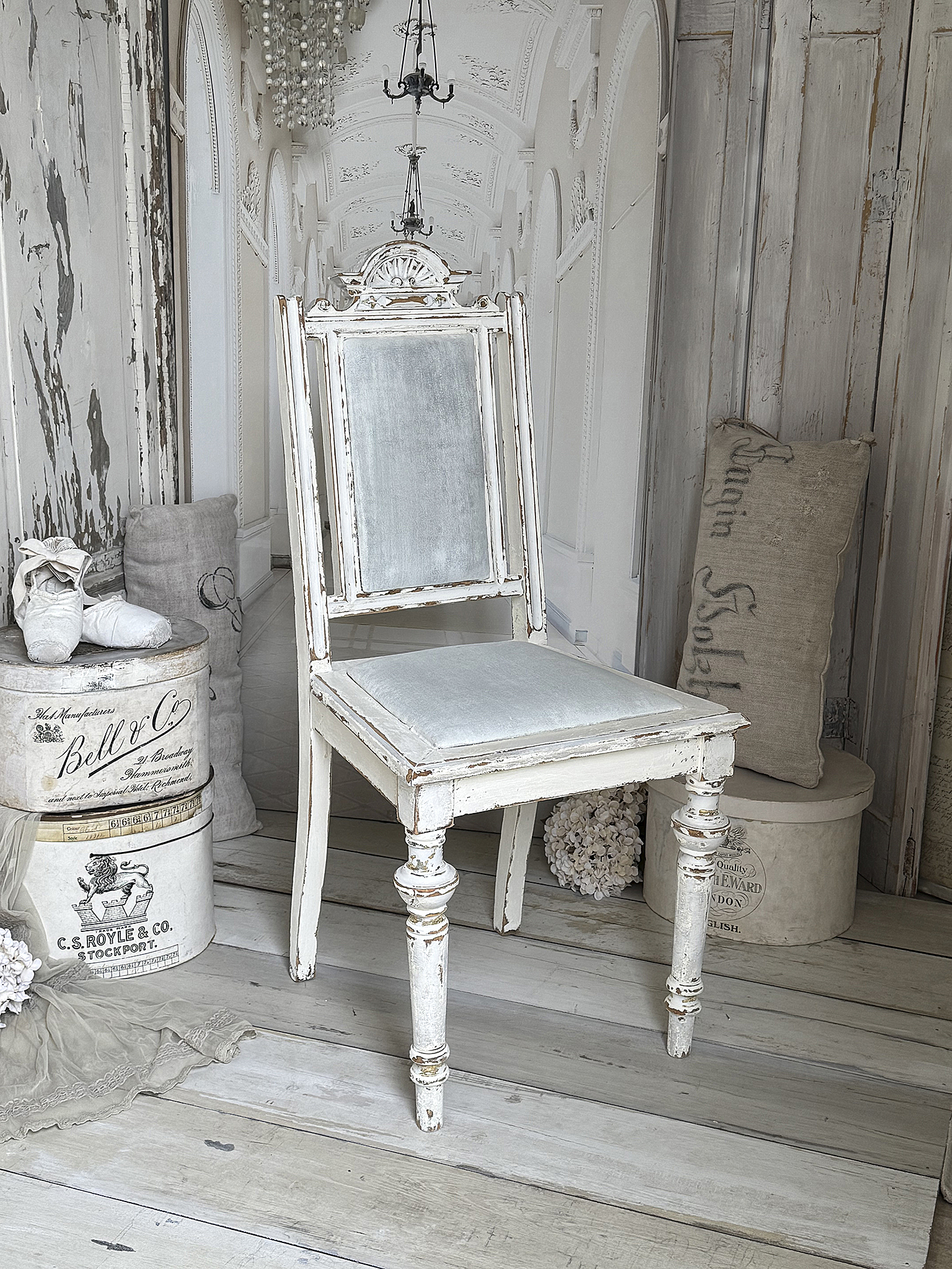 Antiker Gründerzeitstuhl mit Muschel-Krone