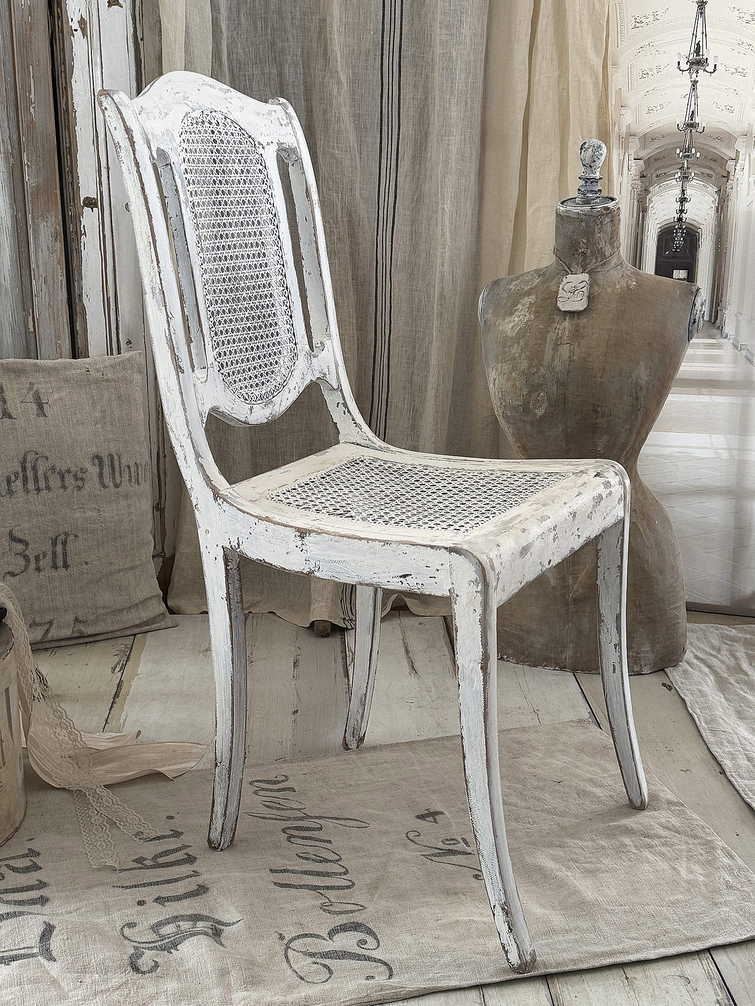  Antiker Biedermeier-Stuhl mit Wiener Geflecht – Shabby-Chic mit Charakter***