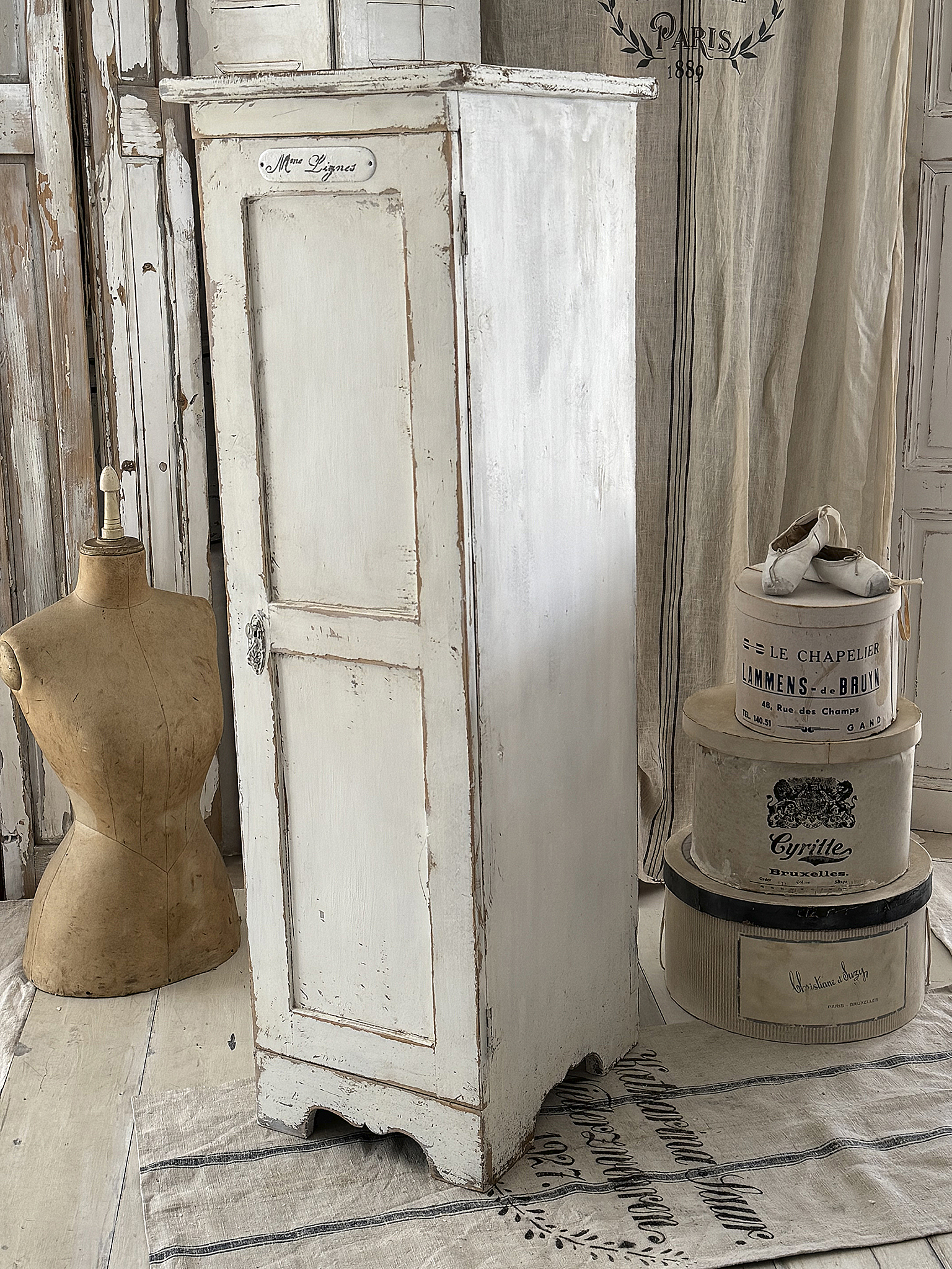 Zauberhafter antiker Hochschrank aus Vollholz – Shabby Chic Vintage-Unikat***