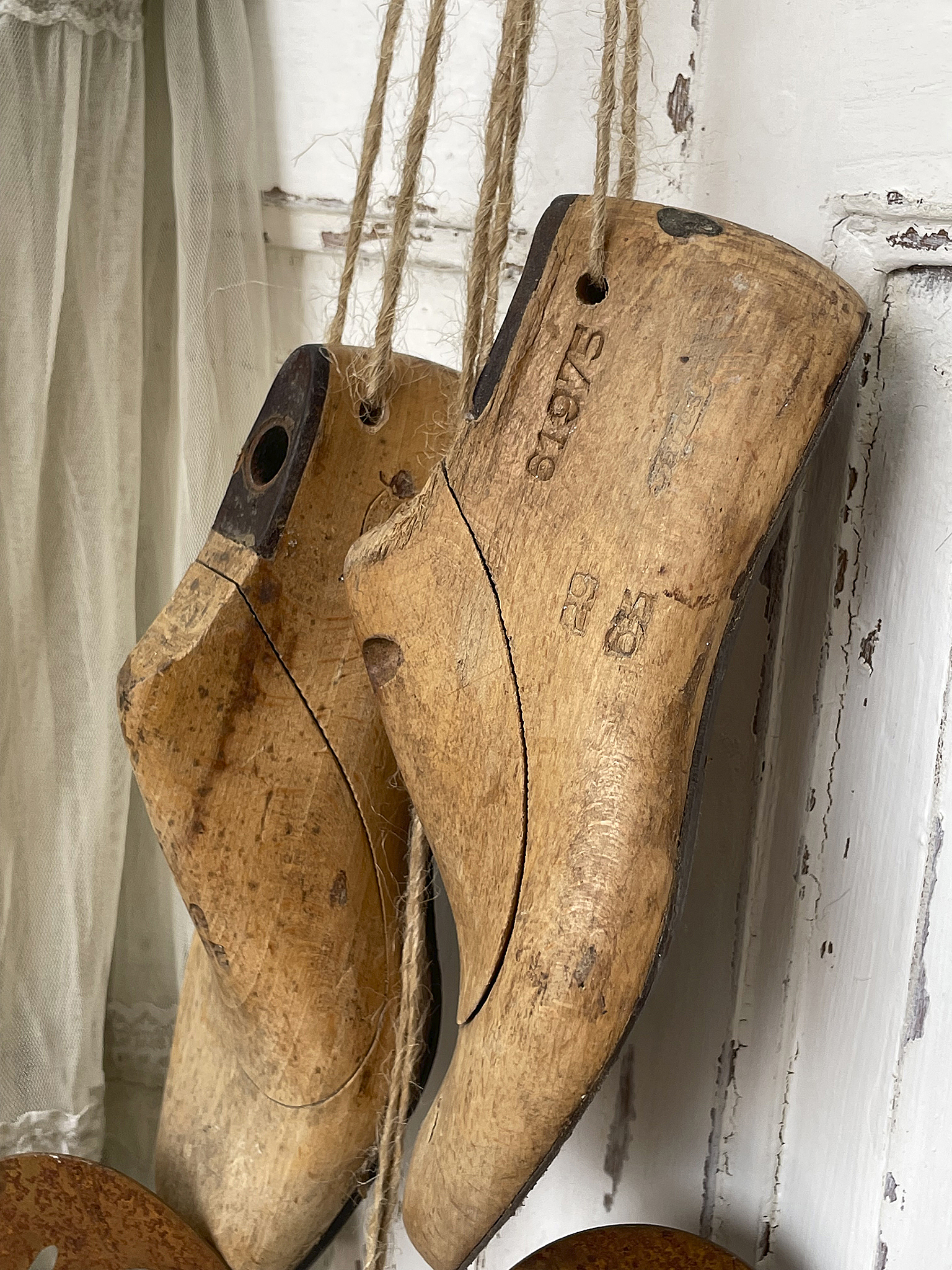 Antike Kinder-Schuhleisten mit Eisen-Flügel***