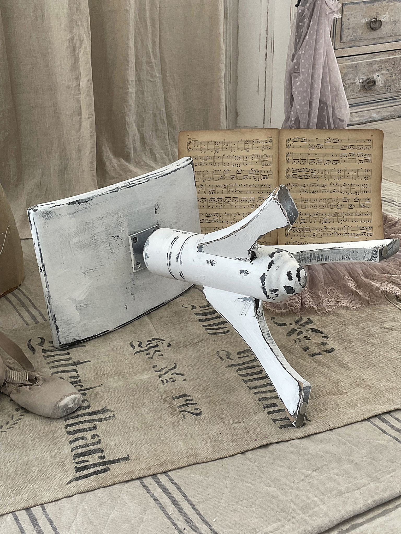 Antiker Klavierhocker "Shabby-Chic