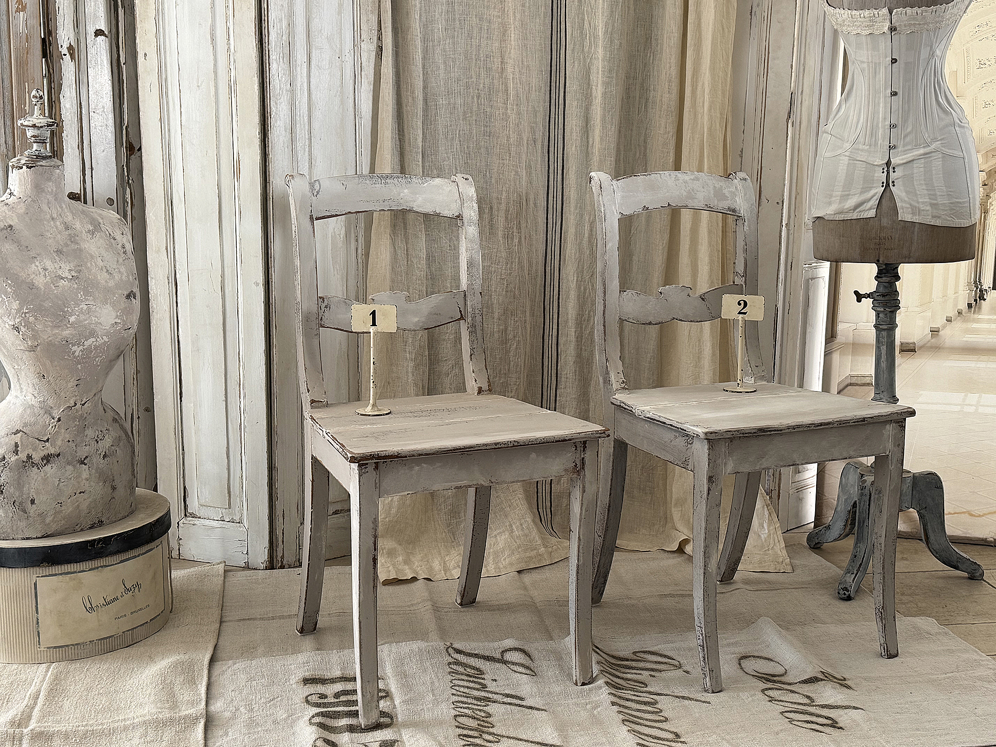 Antike Biedermeier-Stühle im Shabby-Chic – authentischer Vintage-Charme***