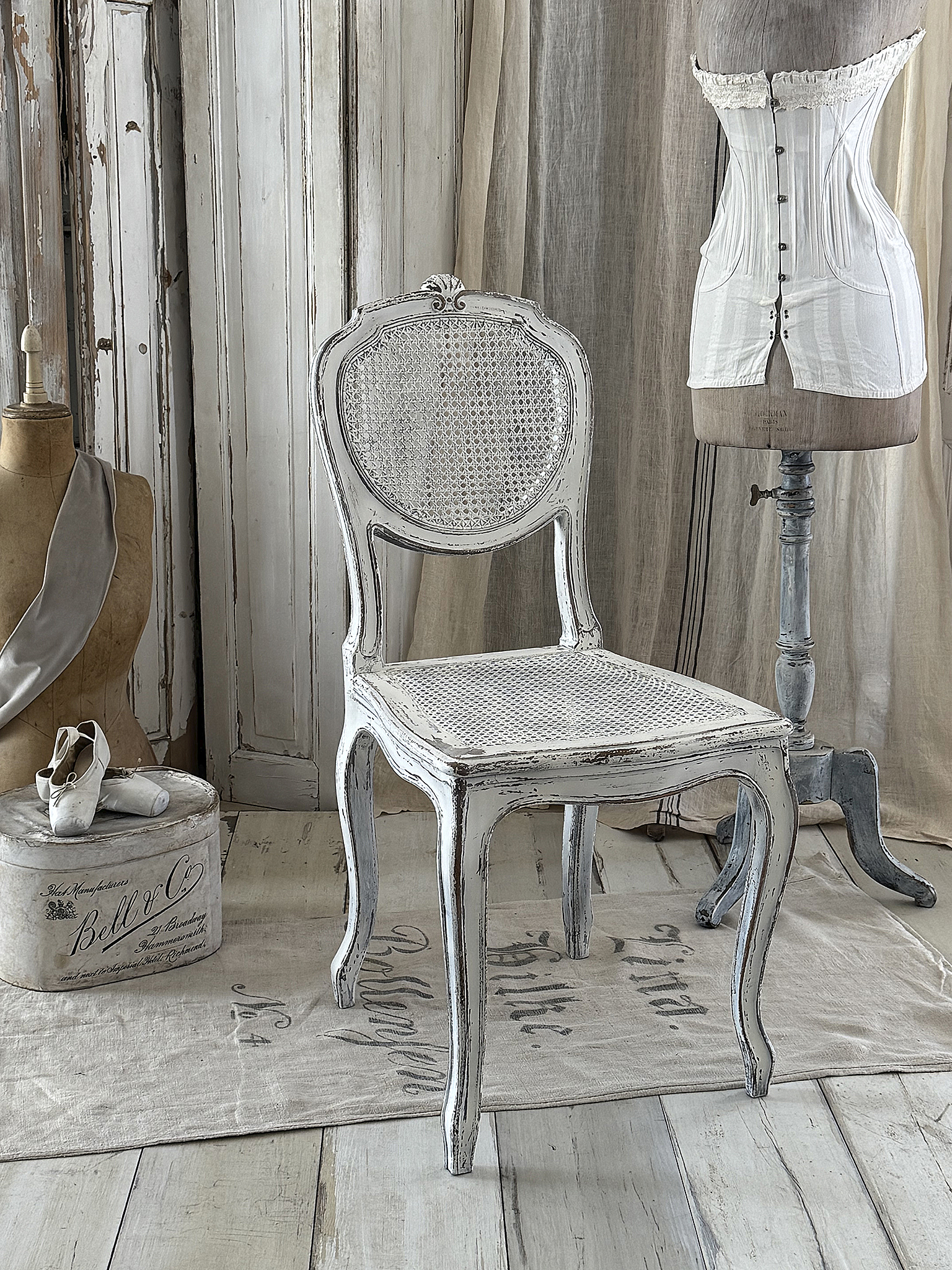 Zarter antiker Chippendale-Stuhl mit Wiener Geflecht – voller Anmut und Charme***