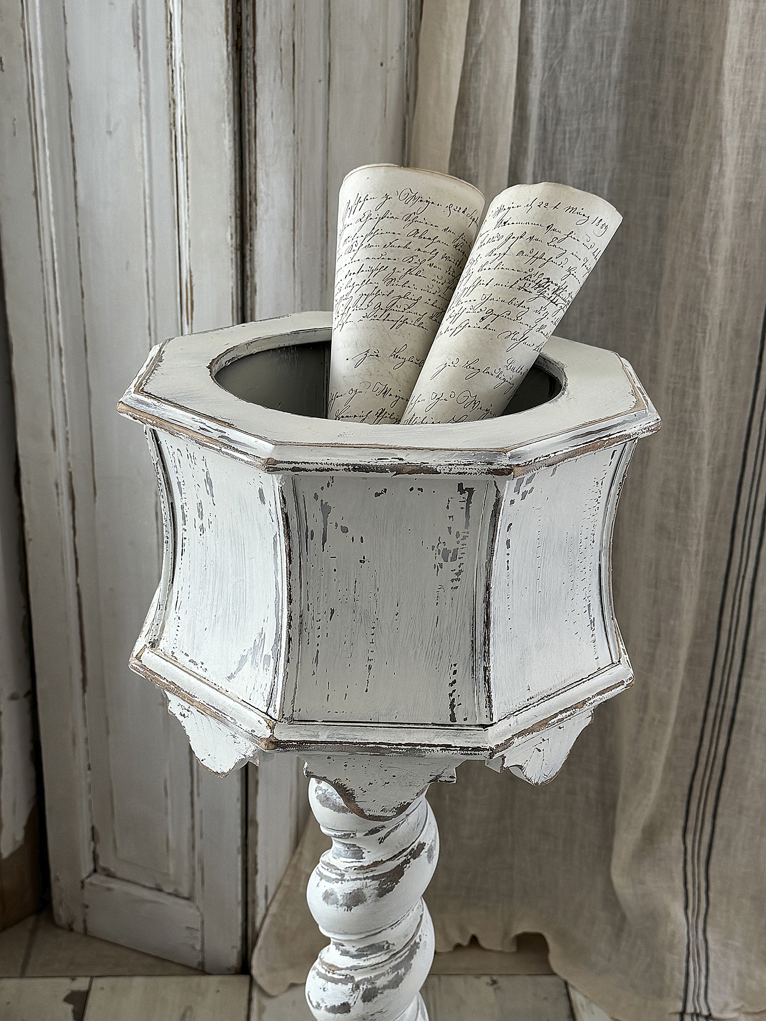 Antiker Wollkorb im zauberhaften Shabby-Chic – ein echtes Liebhaberstück***