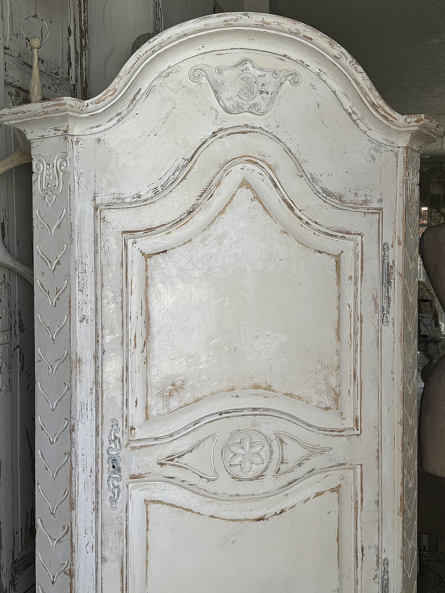 Wunderschöner alter Shabby-Chic Eintürer-Schrank mit geschwungenem Dach*** 