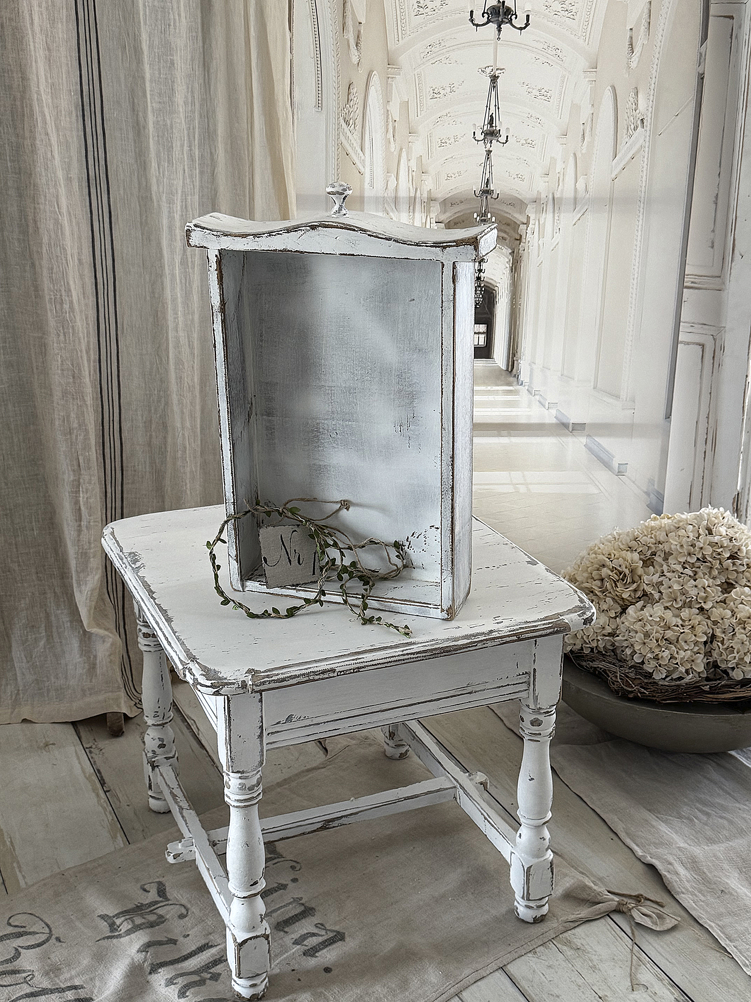  Alter Bauerntisch / Beistelltisch  im Vintage-Kleid***