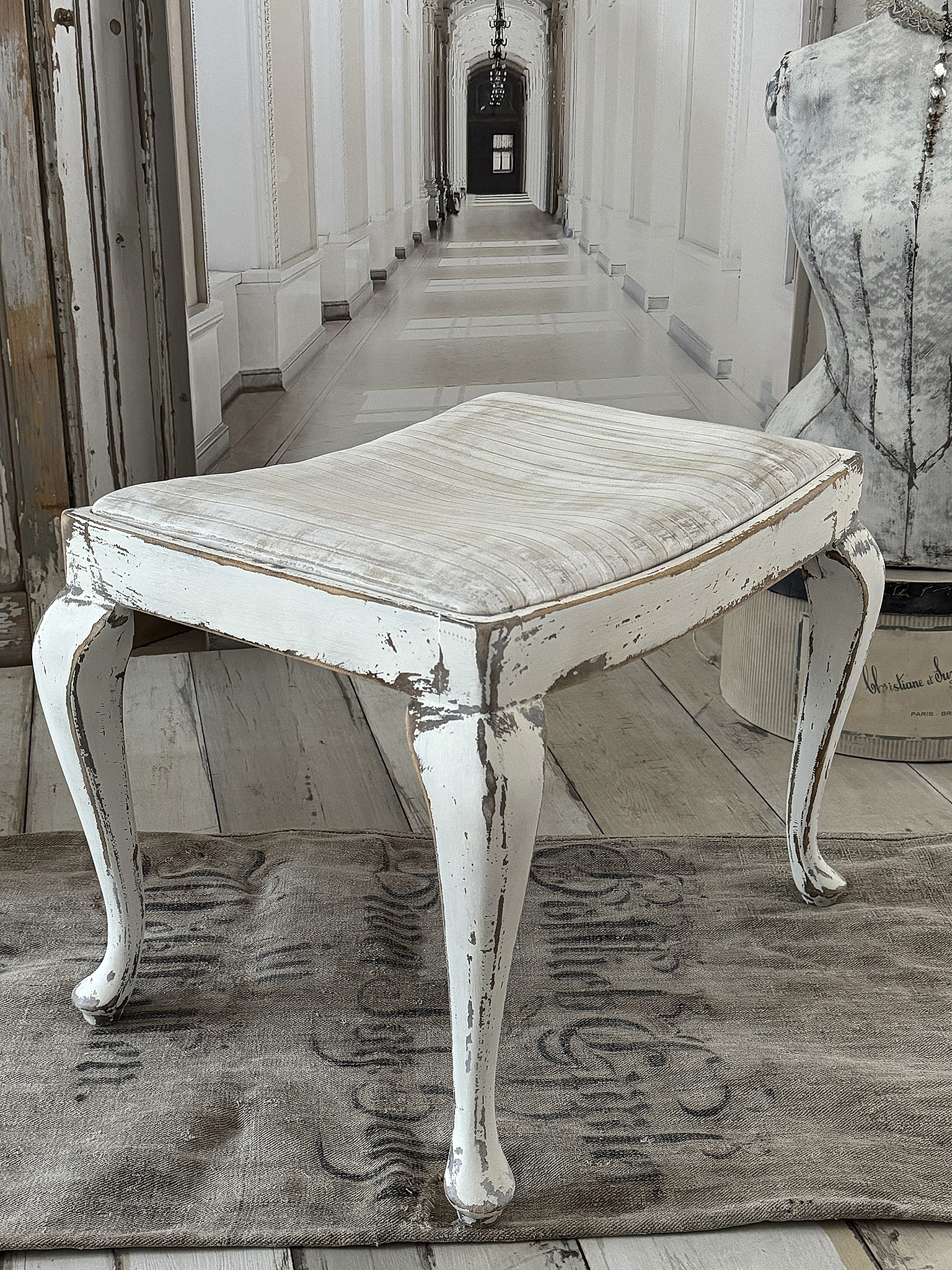  Alter Polsterhocker mit nostalgischem Charme***