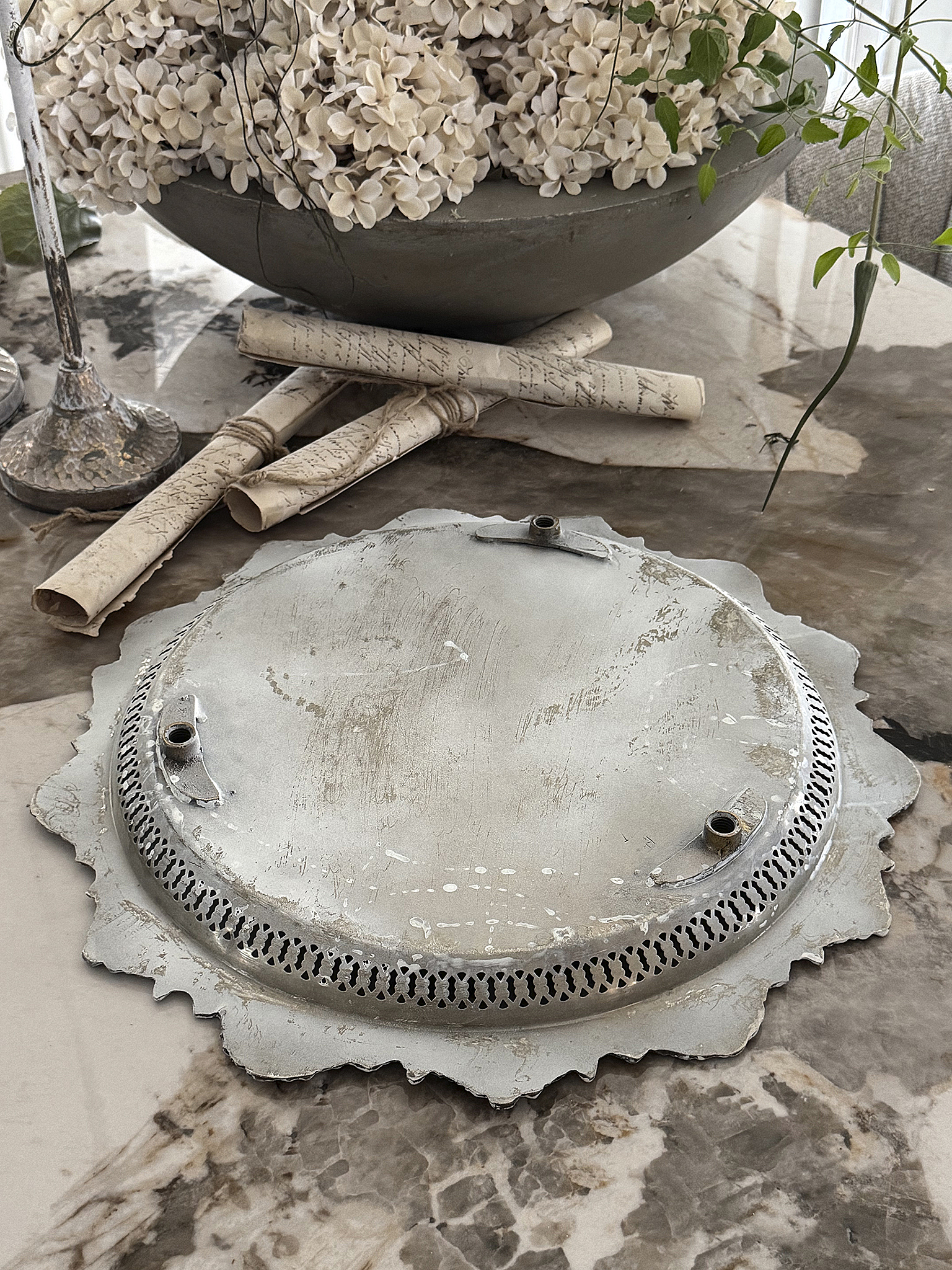 Alte runde Messingschale im Shabby Chic – Vintage Schale mit ziseliertem Rand***