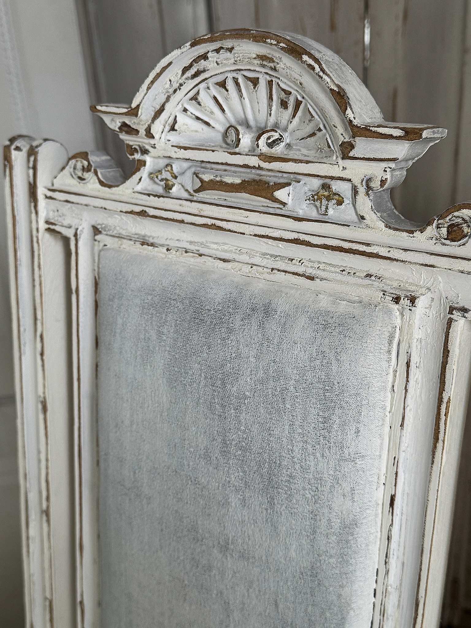 Antiker Gründerzeitstuhl mit Muschel-Krone