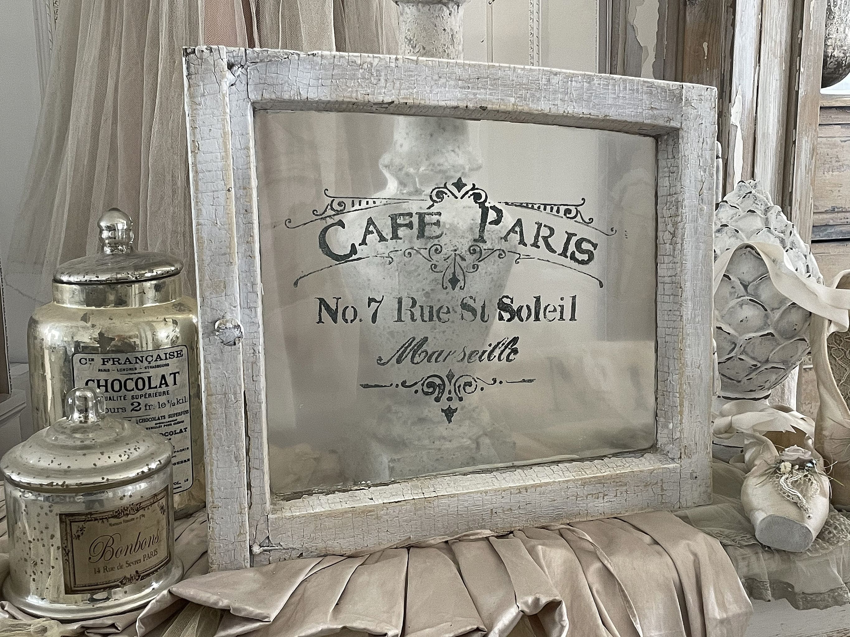 Süßes kleines Vintage Fenster Cafe Paris