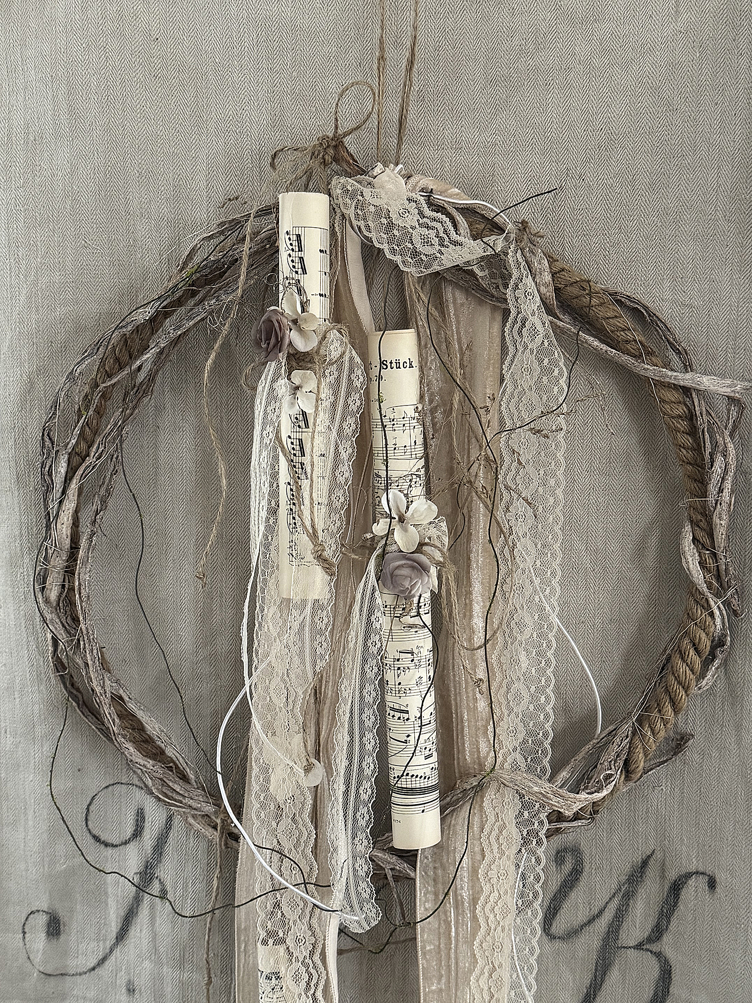 Großer Naturkranz mit alten Notenblättern – Nostalgie***