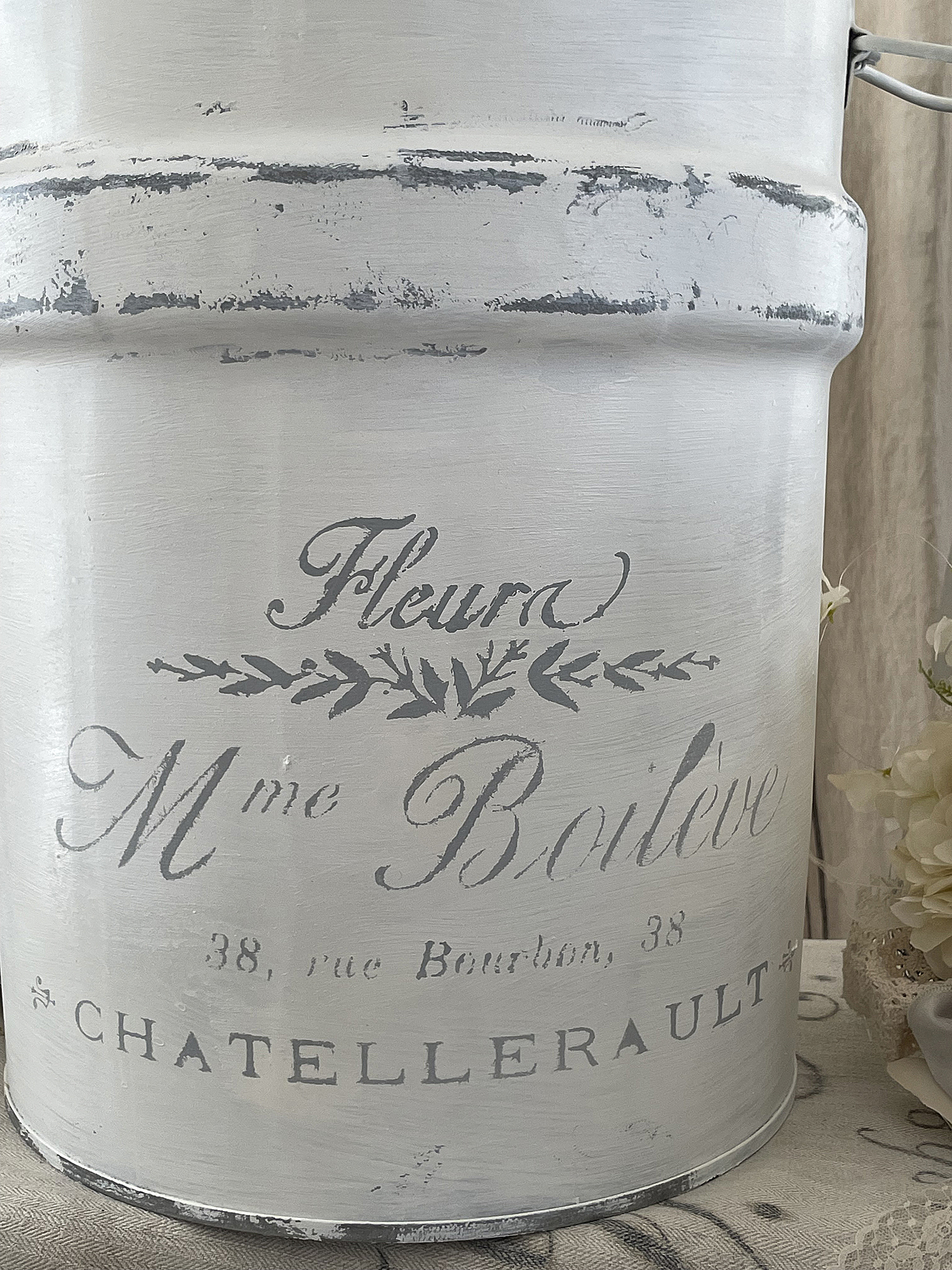Dekorativer Eimer mit französischer Beschriftung für Blumen Eimer mit dem Schriftzug Fleur Mme Boirève, ideal für Blumenarrangements