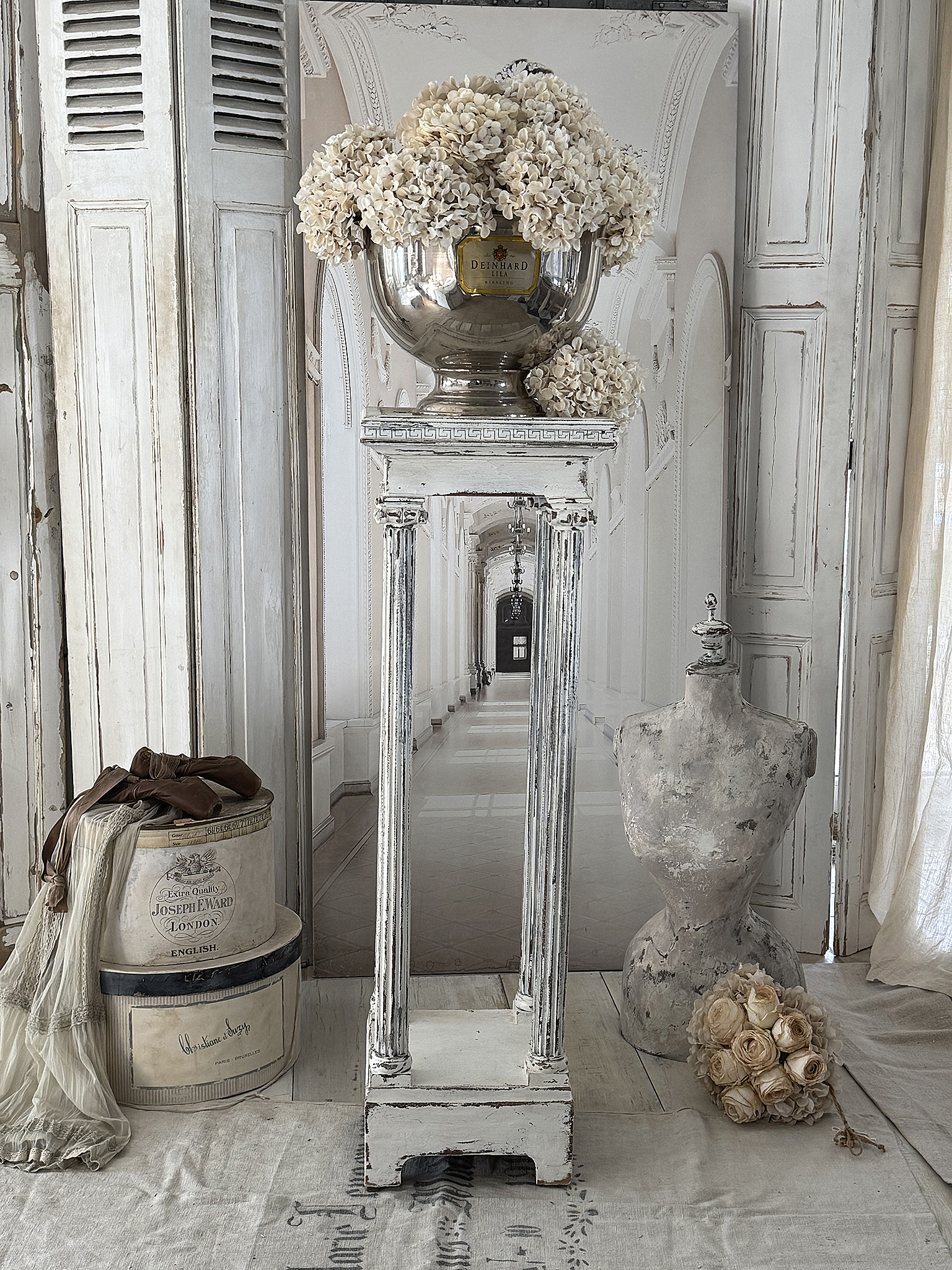 Antikes Shabby-Chic Standsäulenregal aus Vollholz – ein außergewöhnliches Liebhaberstück*** 