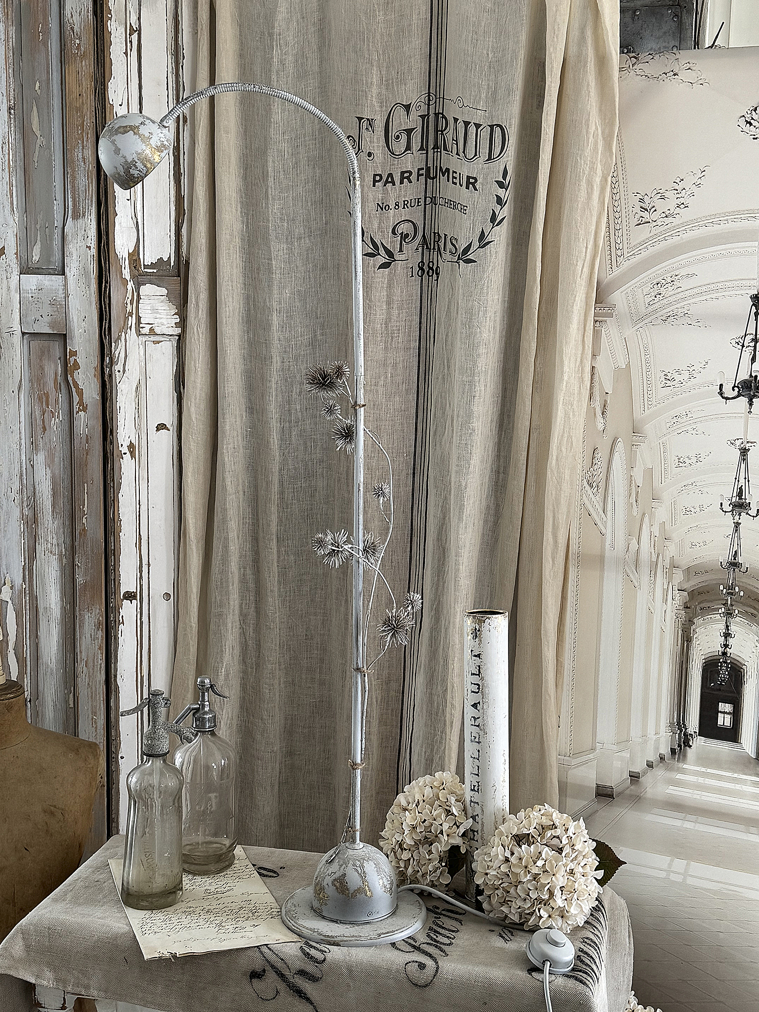 Zarte alte Stehlampe aus Messing – charmantes Vintage-Stück***