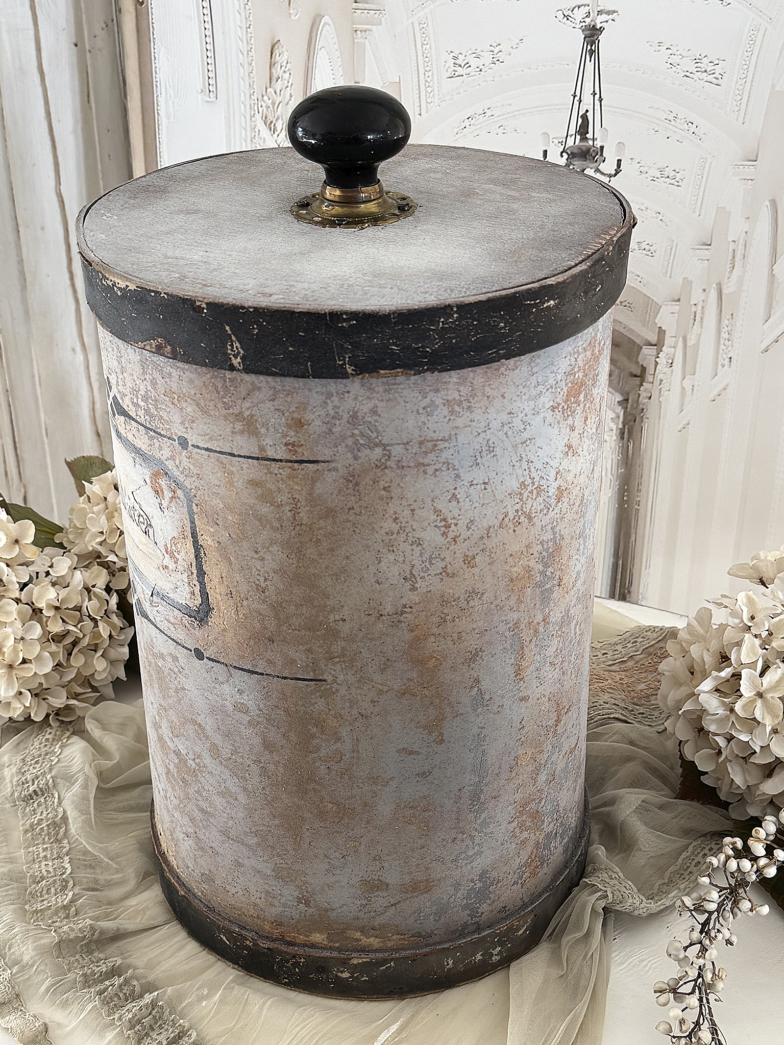 Große antike Apothekerdose Lindenblüten – Vintage Apothekendose aus Pappe & Holz mit Patina, Messingknauf & Shabby Chic Deko***